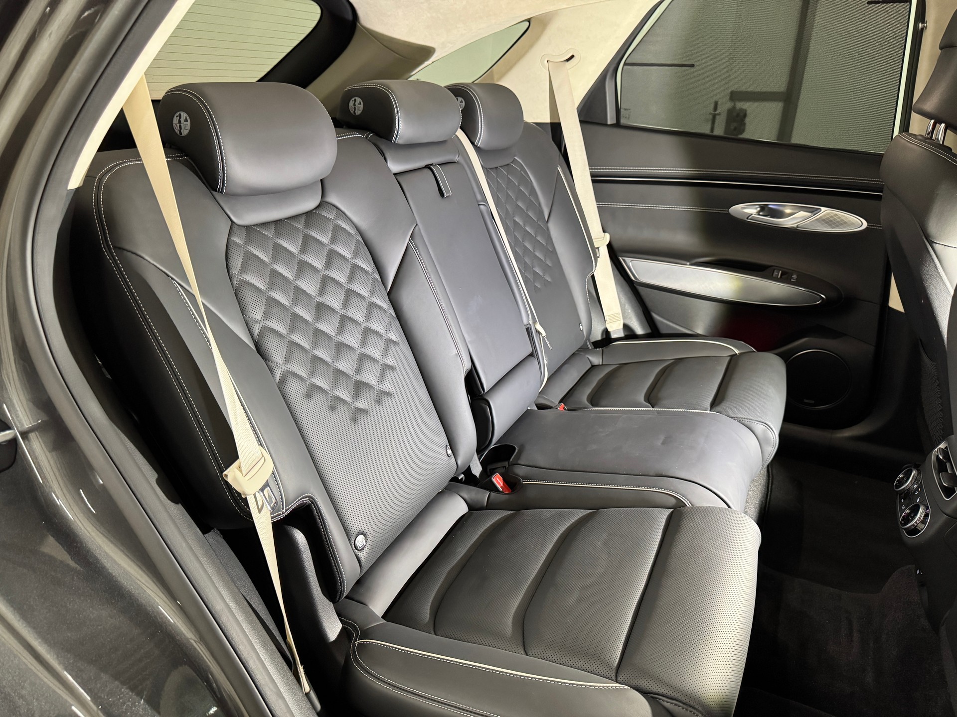 GENESIS GV70 Electrified Sport kWh 77,4 AWD / Absolute VOLLAUSSTATTUNG inkl. AHK-image-11