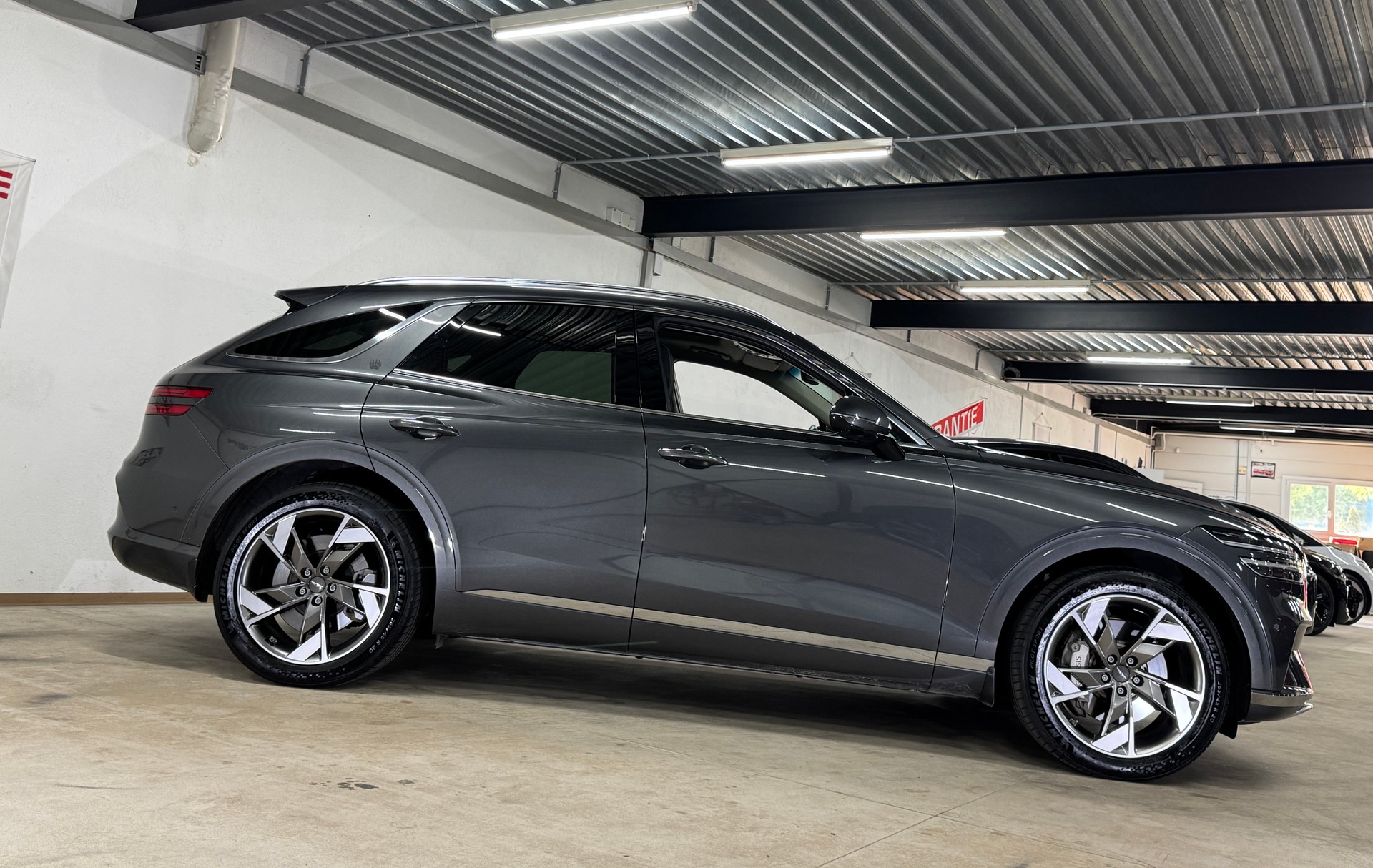 GENESIS GV70 Electrified Sport kWh 77,4 AWD / Absolute VOLLAUSSTATTUNG inkl. AHK-showroom-element-3
