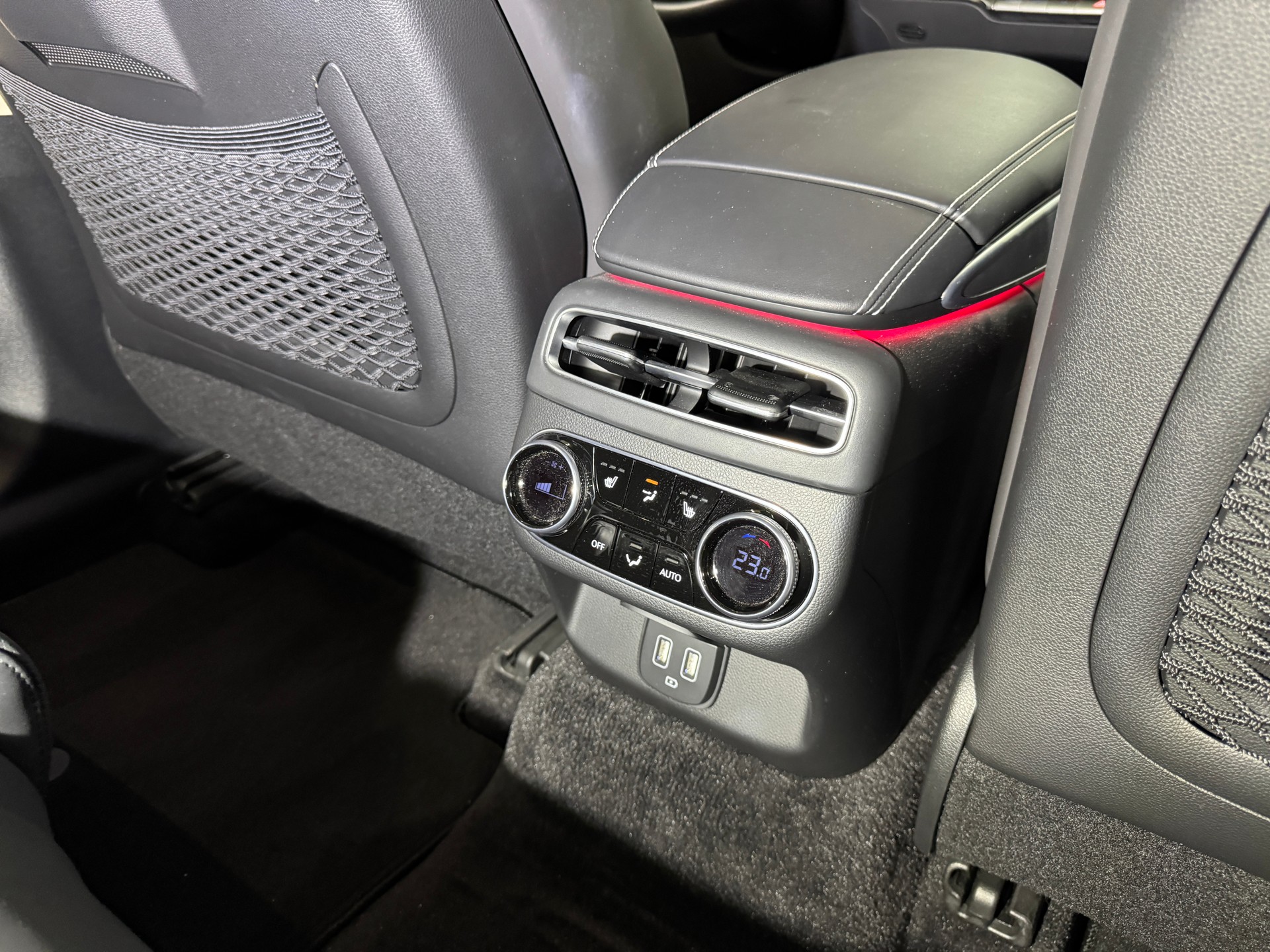GENESIS GV70 Electrified Sport kWh 77,4 AWD / Absolute VOLLAUSSTATTUNG inkl. AHK-image-12