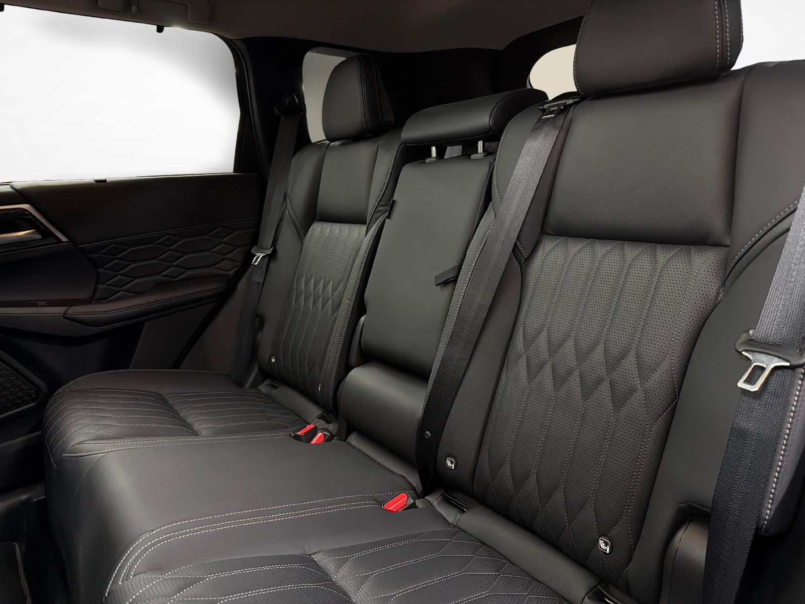 MITSUBISHI Outlander 2.4 PHEV Instyle 4x4-image-10