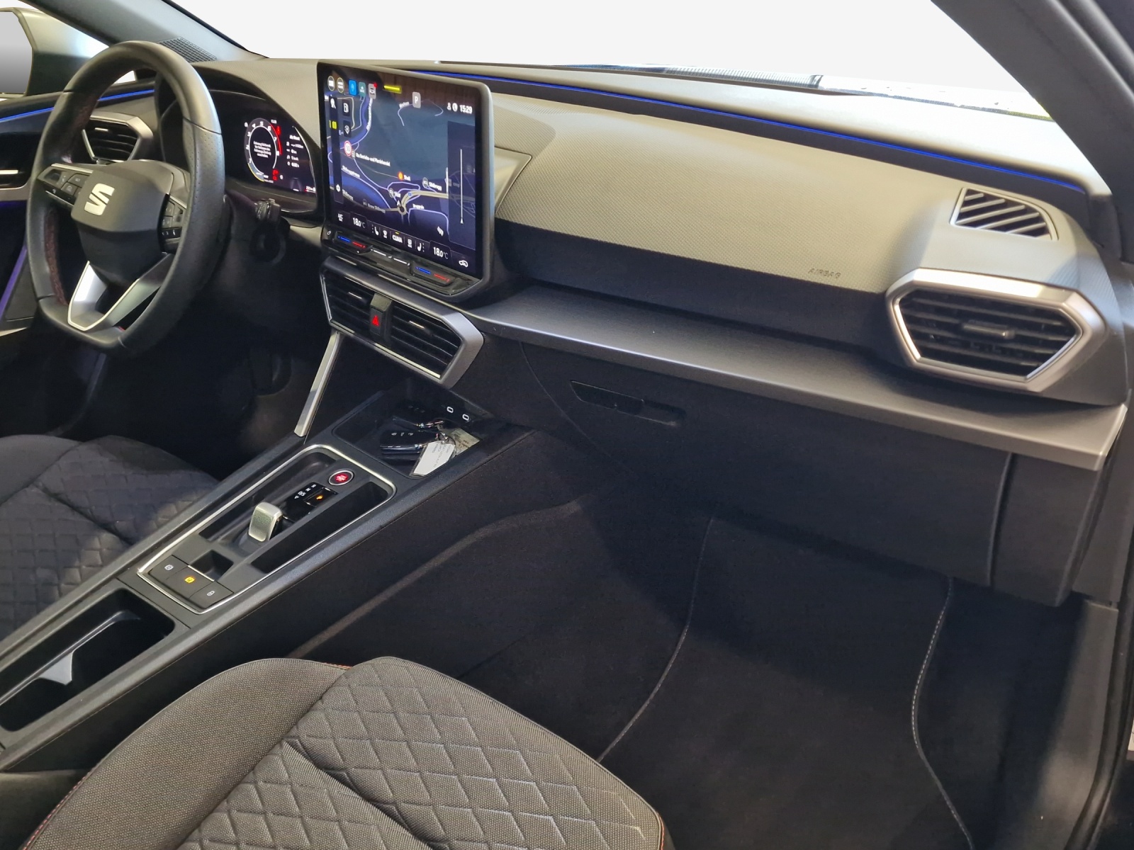 SEAT Leon 1.5 eTSI mHEV DSG FR-image-13