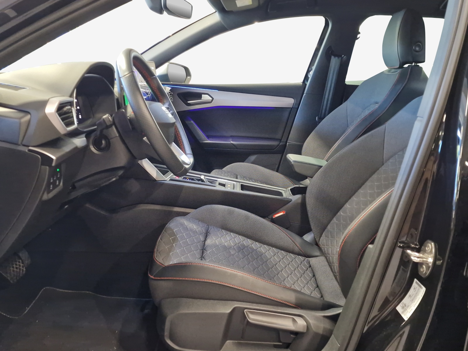 SEAT Leon 1.5 eTSI mHEV DSG FR-image-7