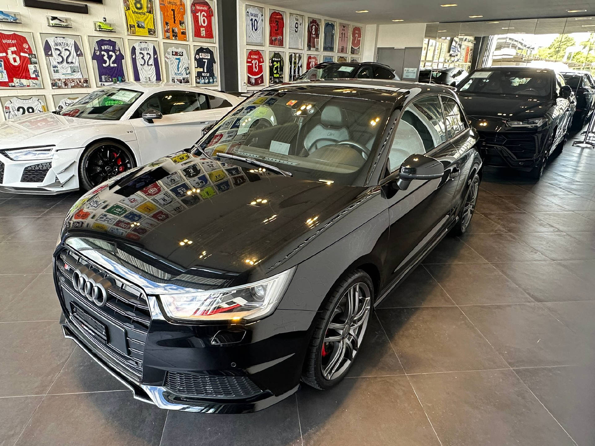 AUDI S1 2.0 TFSI quattro-image-1