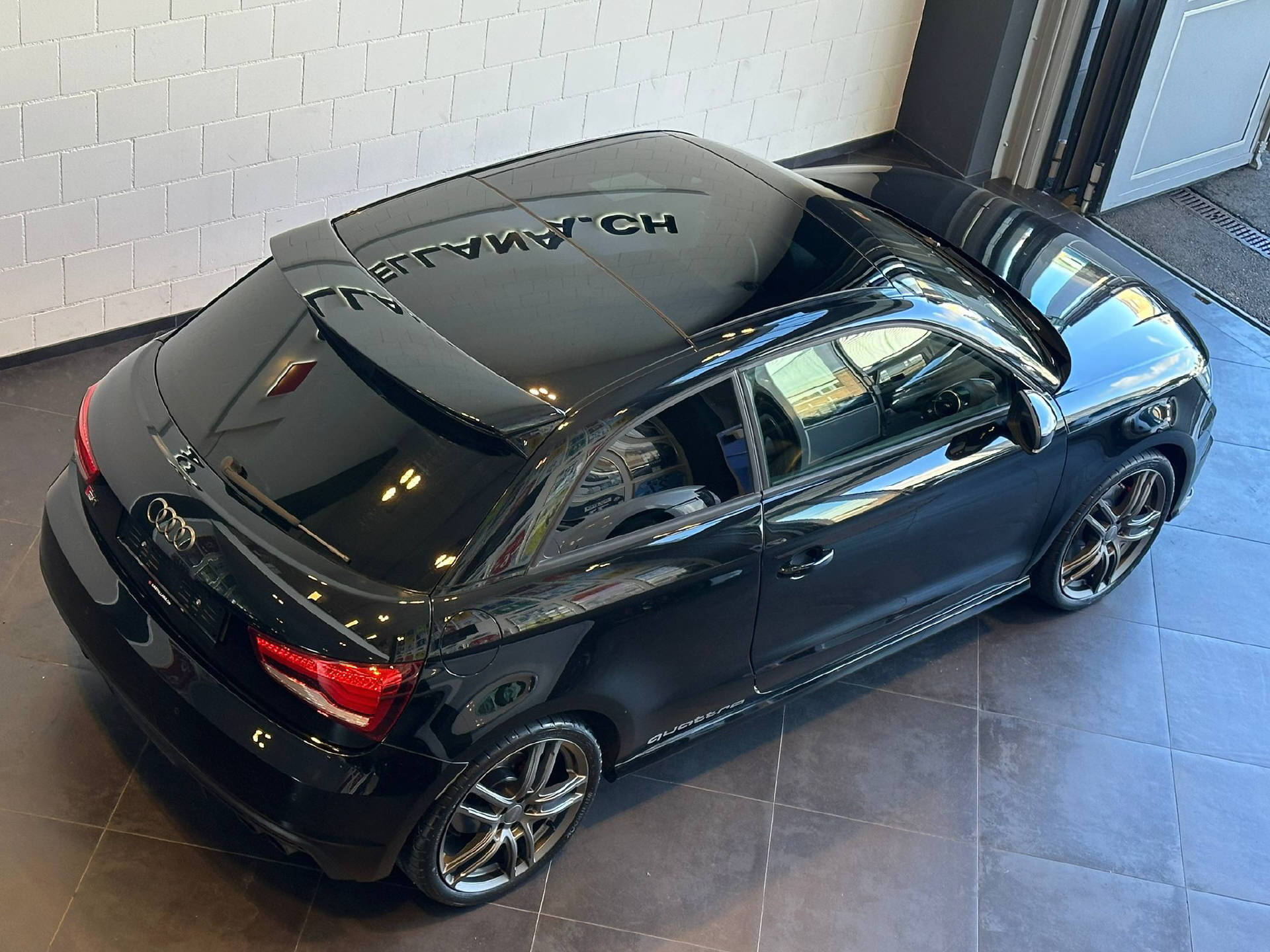 AUDI S1 2.0 TFSI quattro-image-6