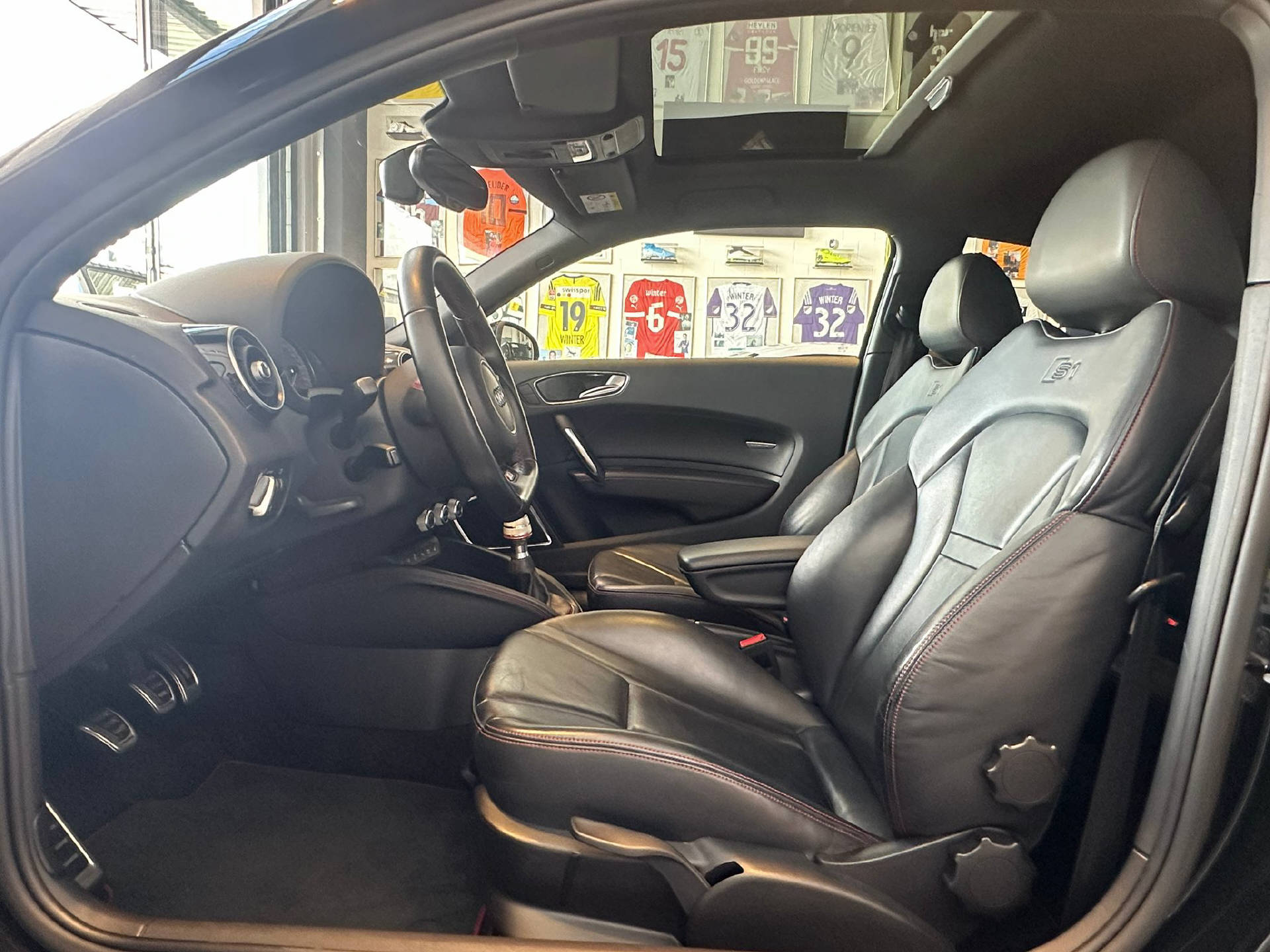 AUDI S1 2.0 TFSI quattro-image-10