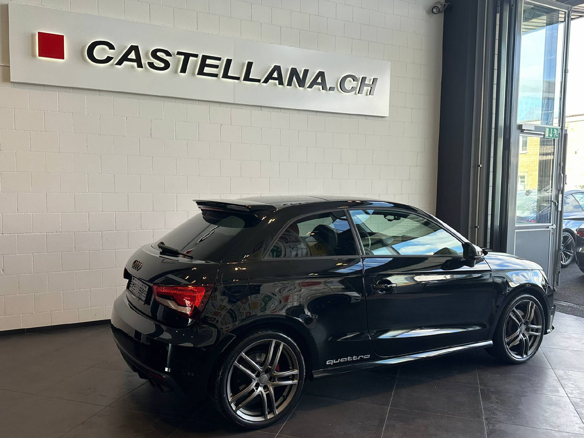 AUDI S1 2.0 TFSI quattro-image-5