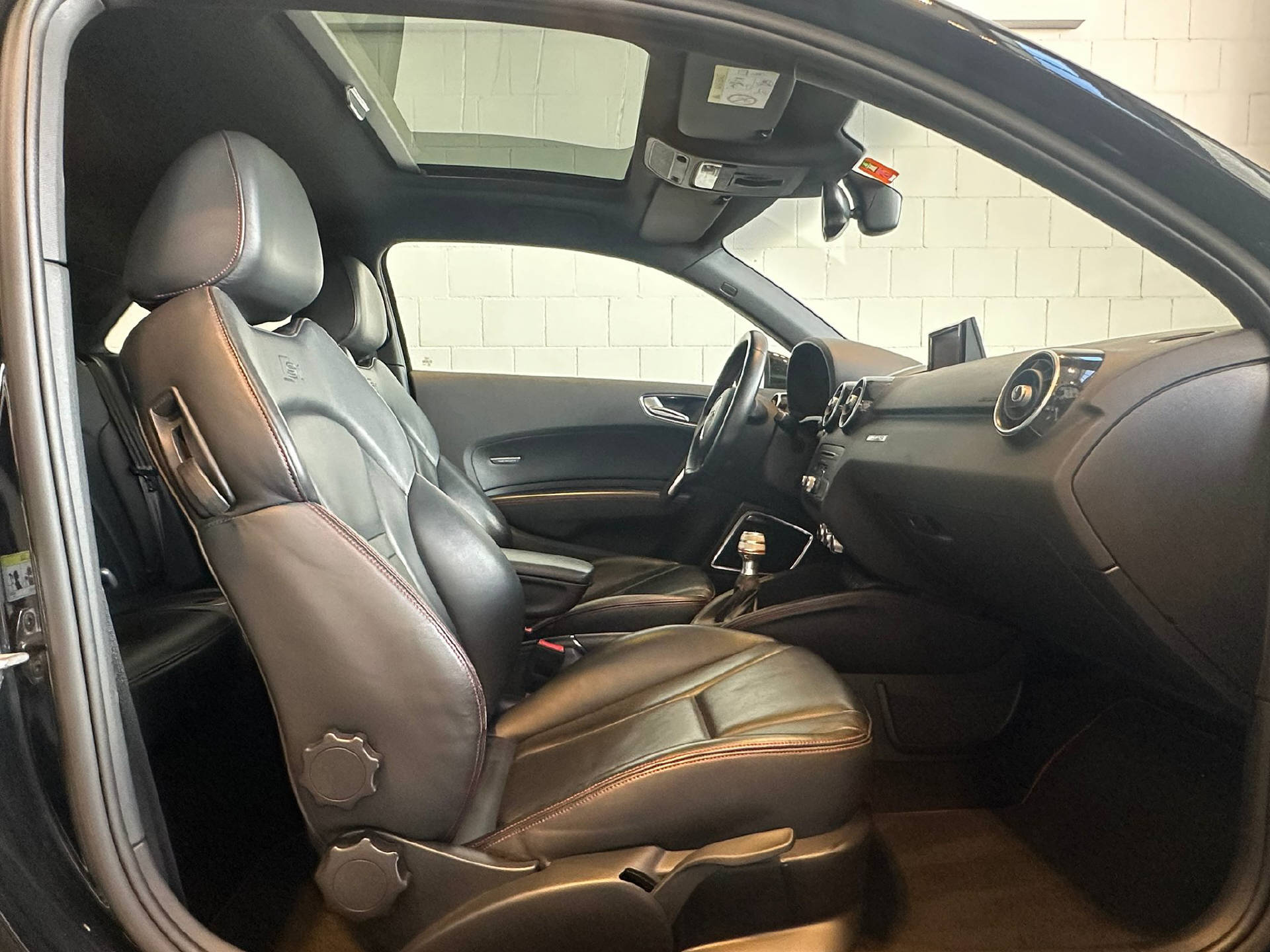 AUDI S1 2.0 TFSI quattro-image-11