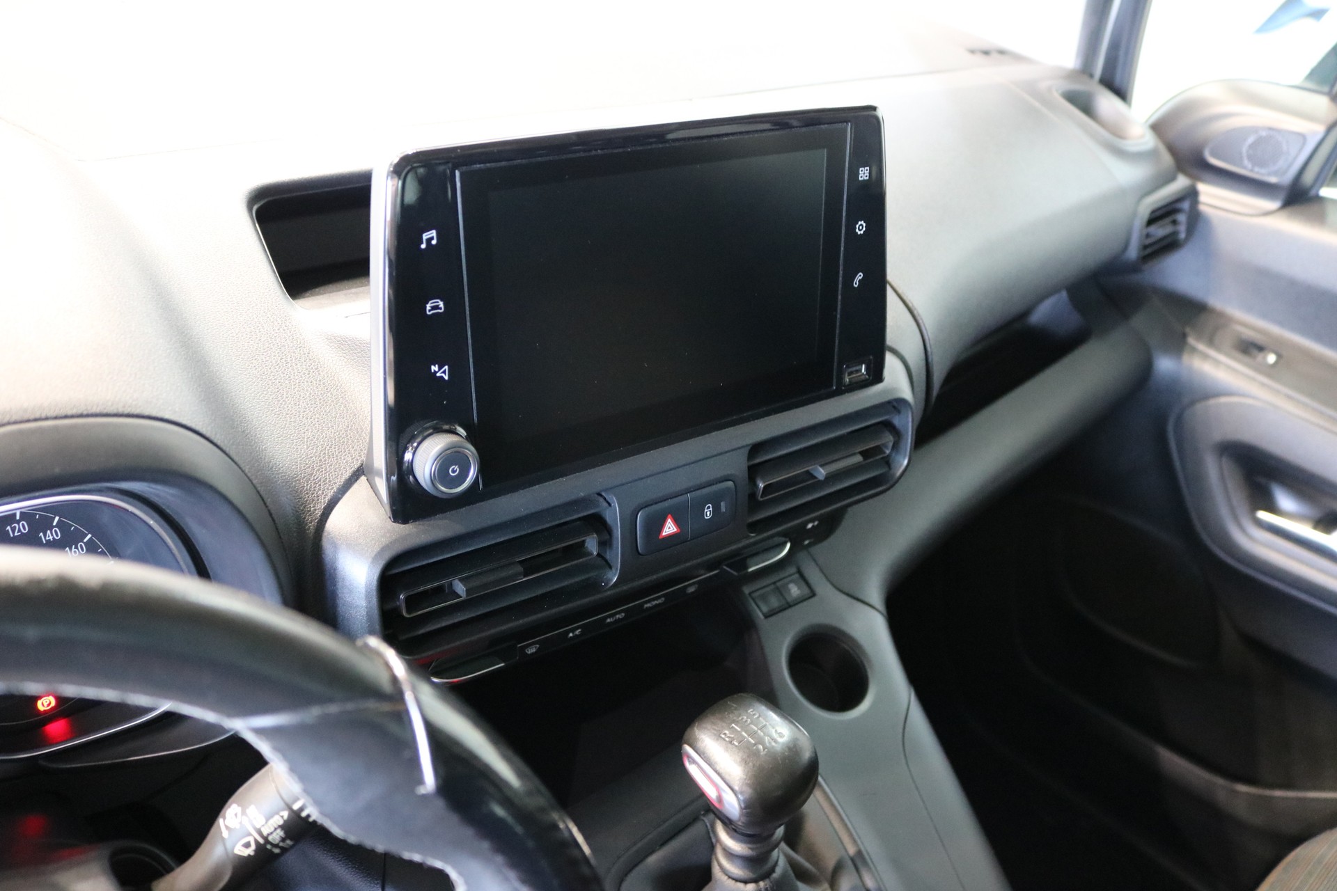 OPEL Combo Life 1.2 Innovation-image-32