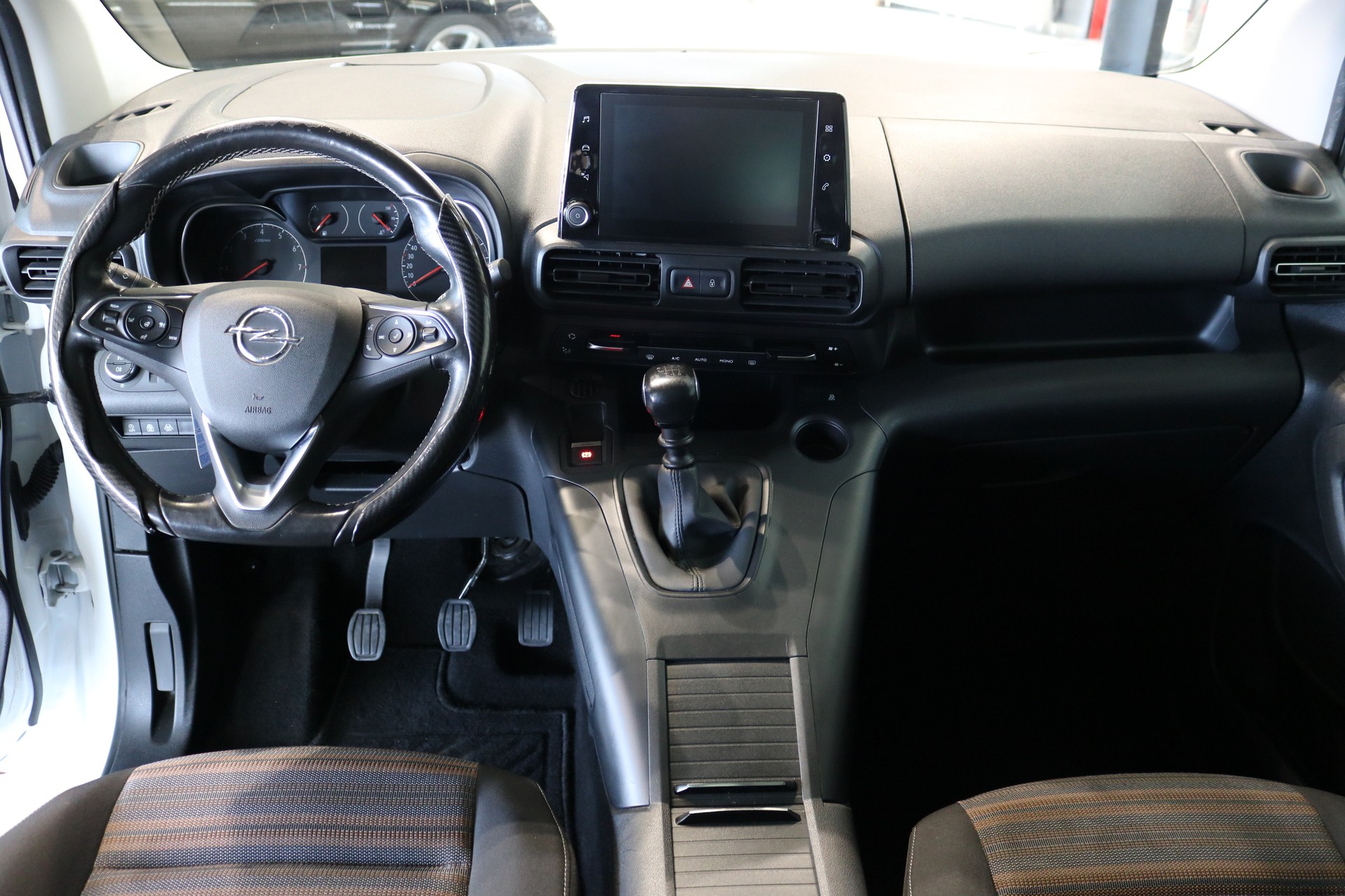 OPEL Combo Life 1.2 Innovation-image-1
