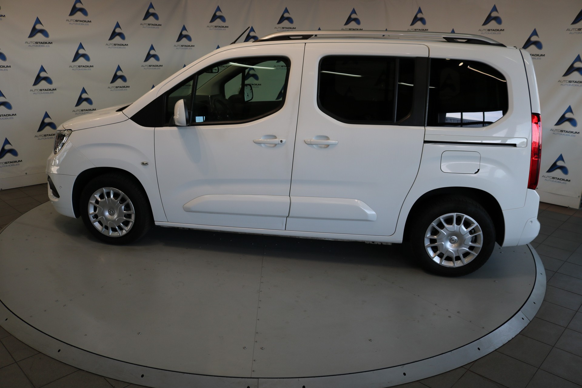 OPEL Combo Life 1.2 Innovation-image-12