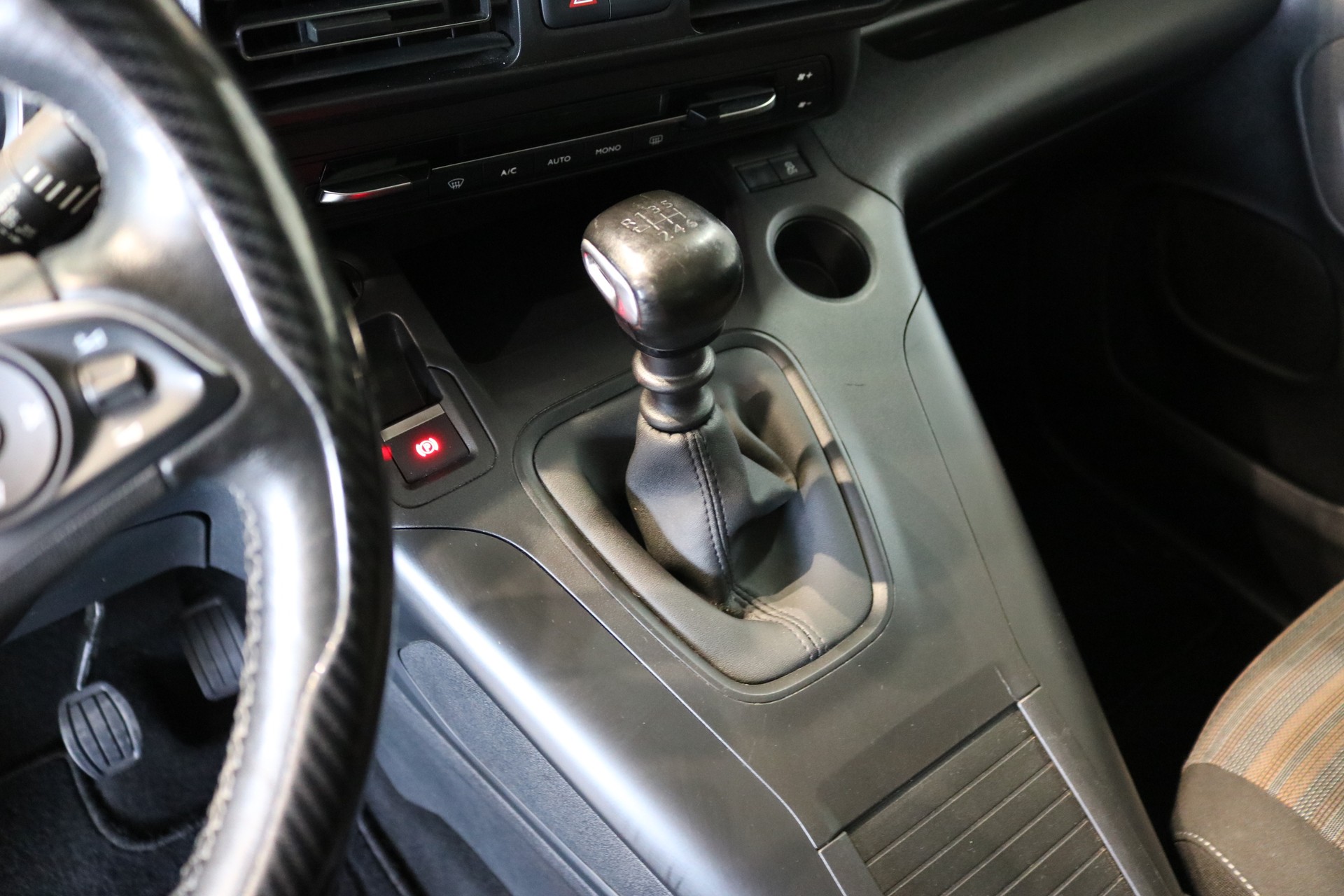 OPEL Combo Life 1.2 Innovation-image-31
