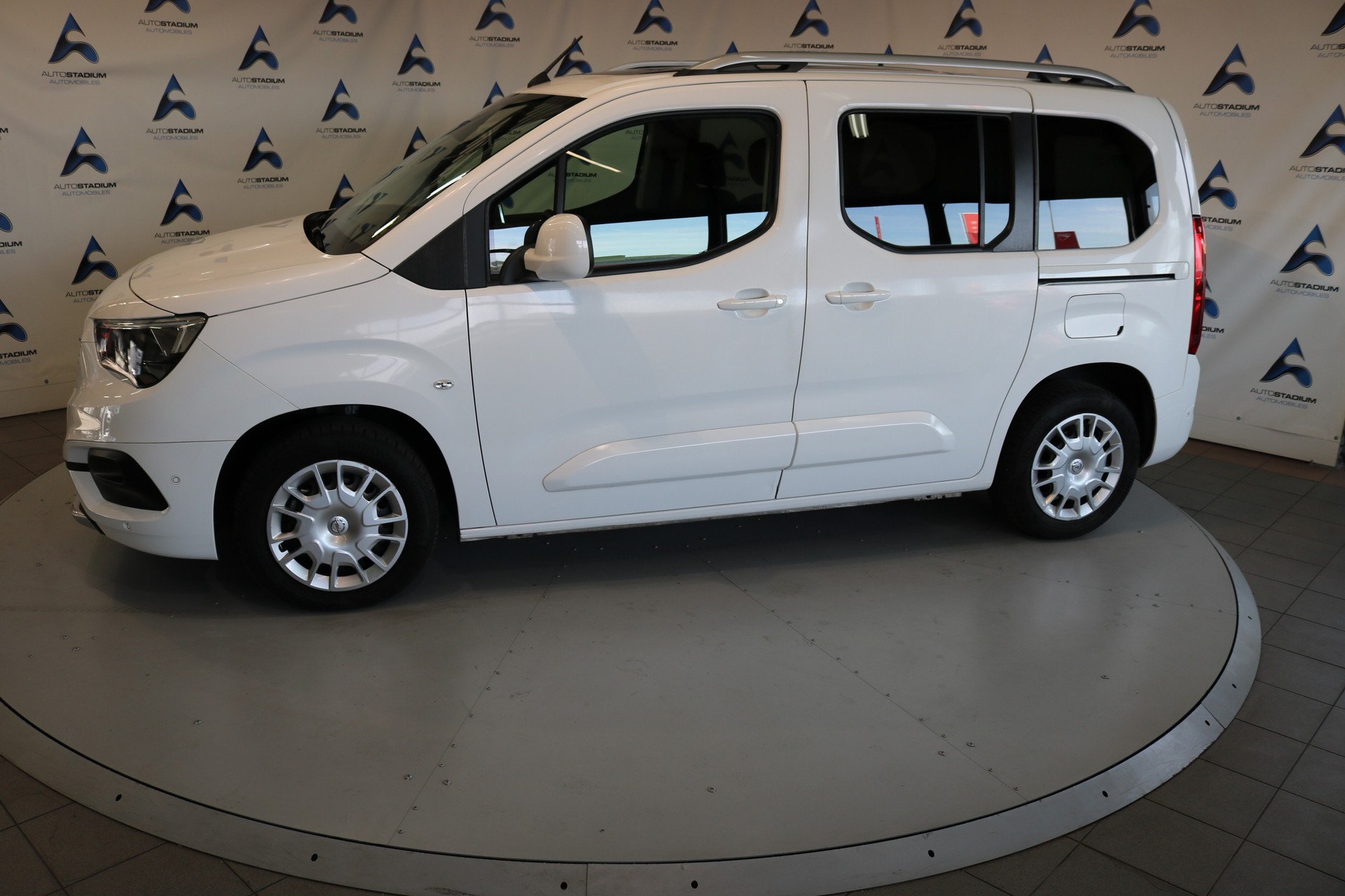 OPEL Combo Life 1.2 Innovation-image-11