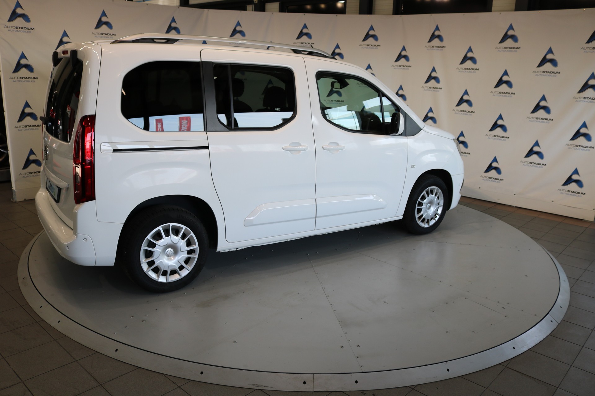 OPEL Combo Life 1.2 Innovation-image-19