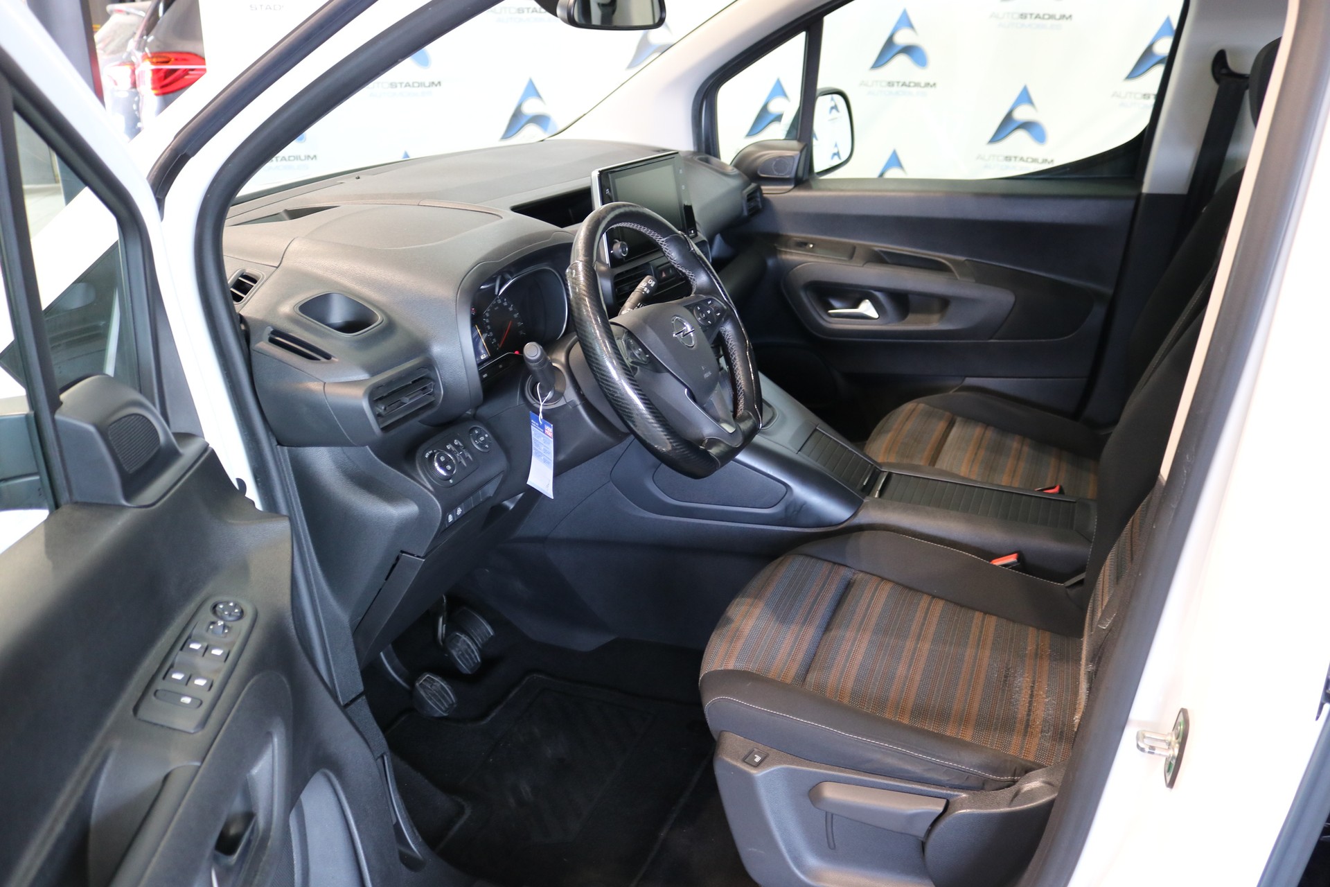 OPEL Combo Life 1.2 Innovation-image-25
