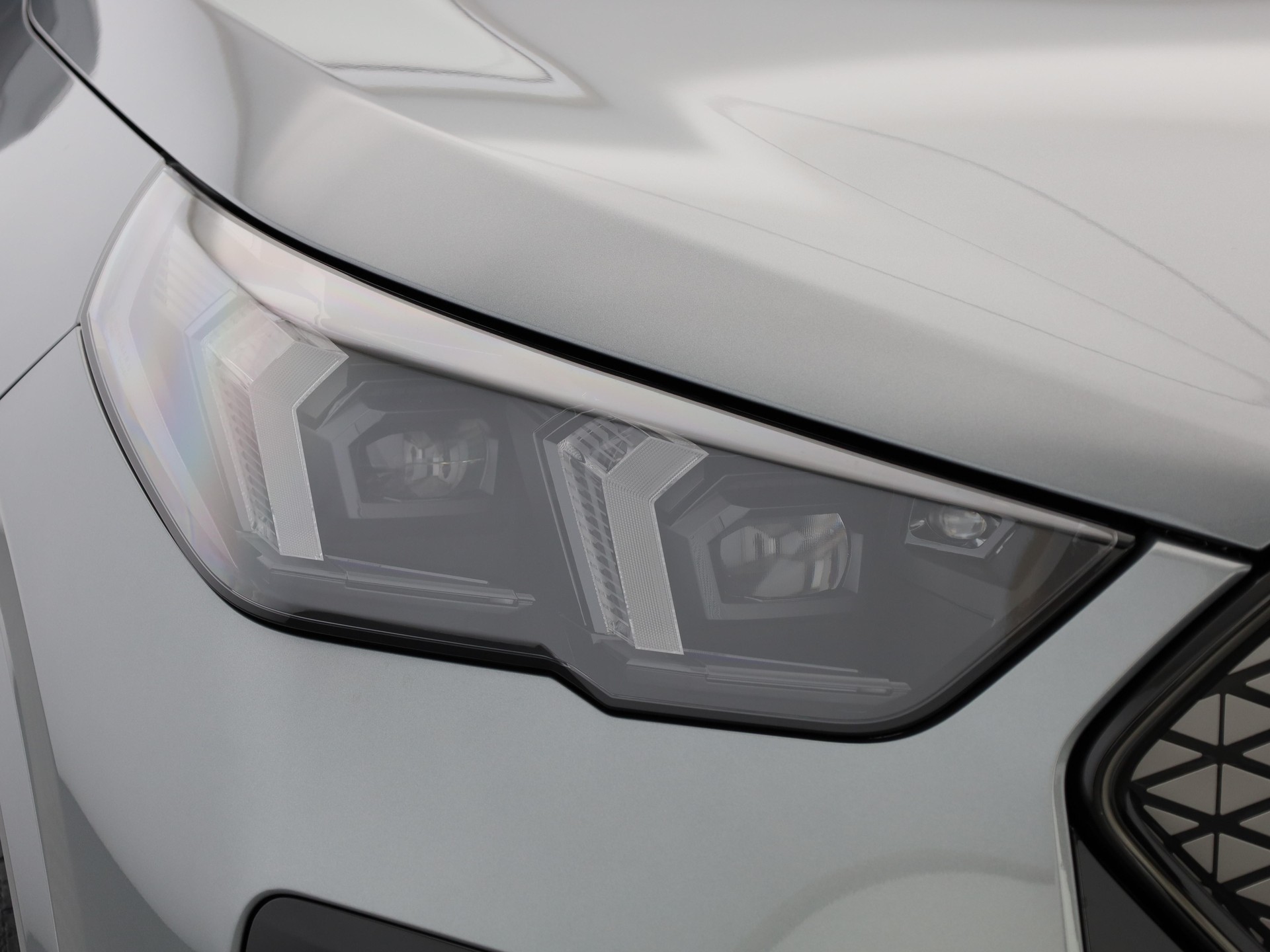 BMW iX2 xDrive30-image-5