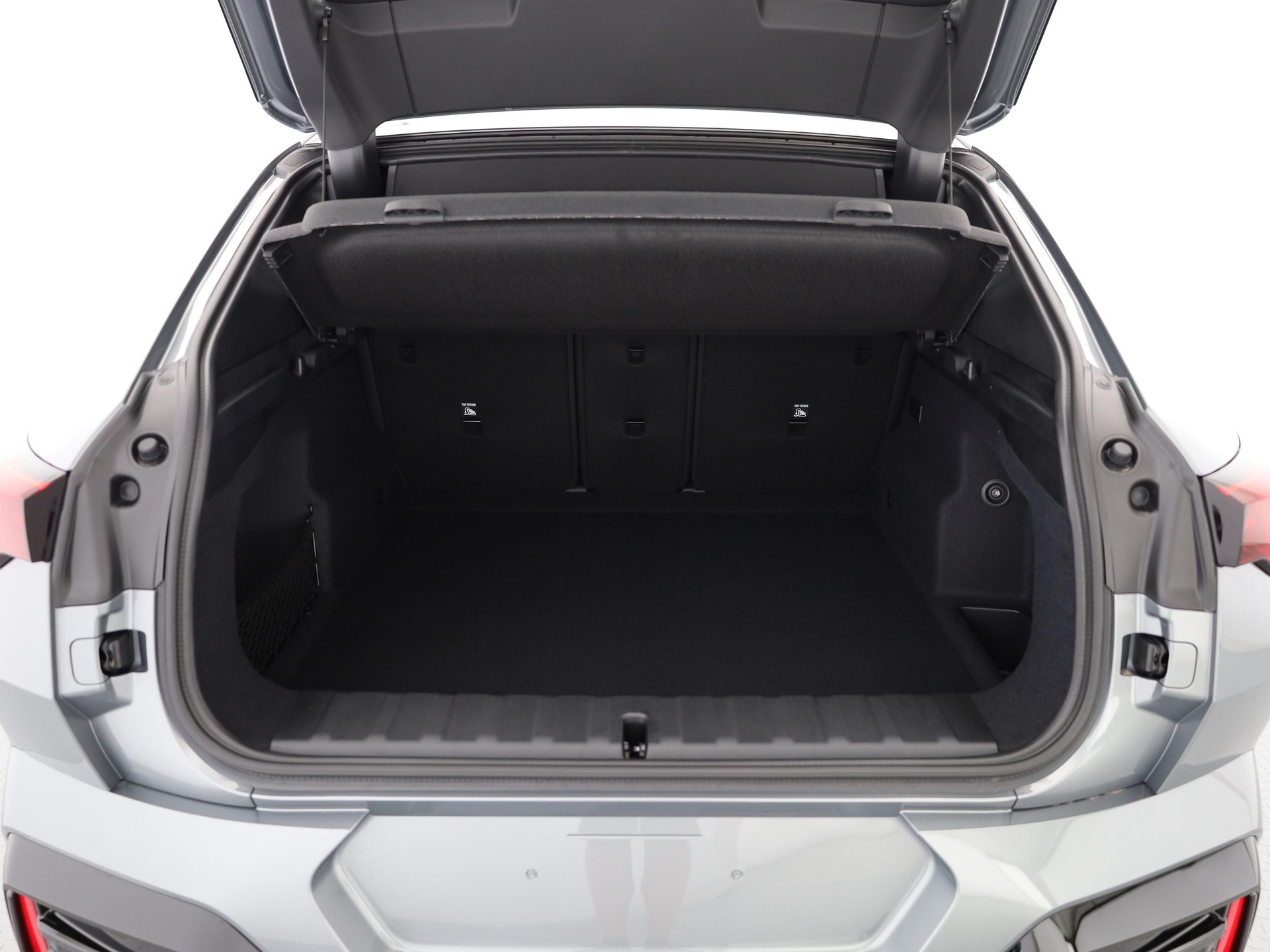 BMW iX2 xDrive30-image-6