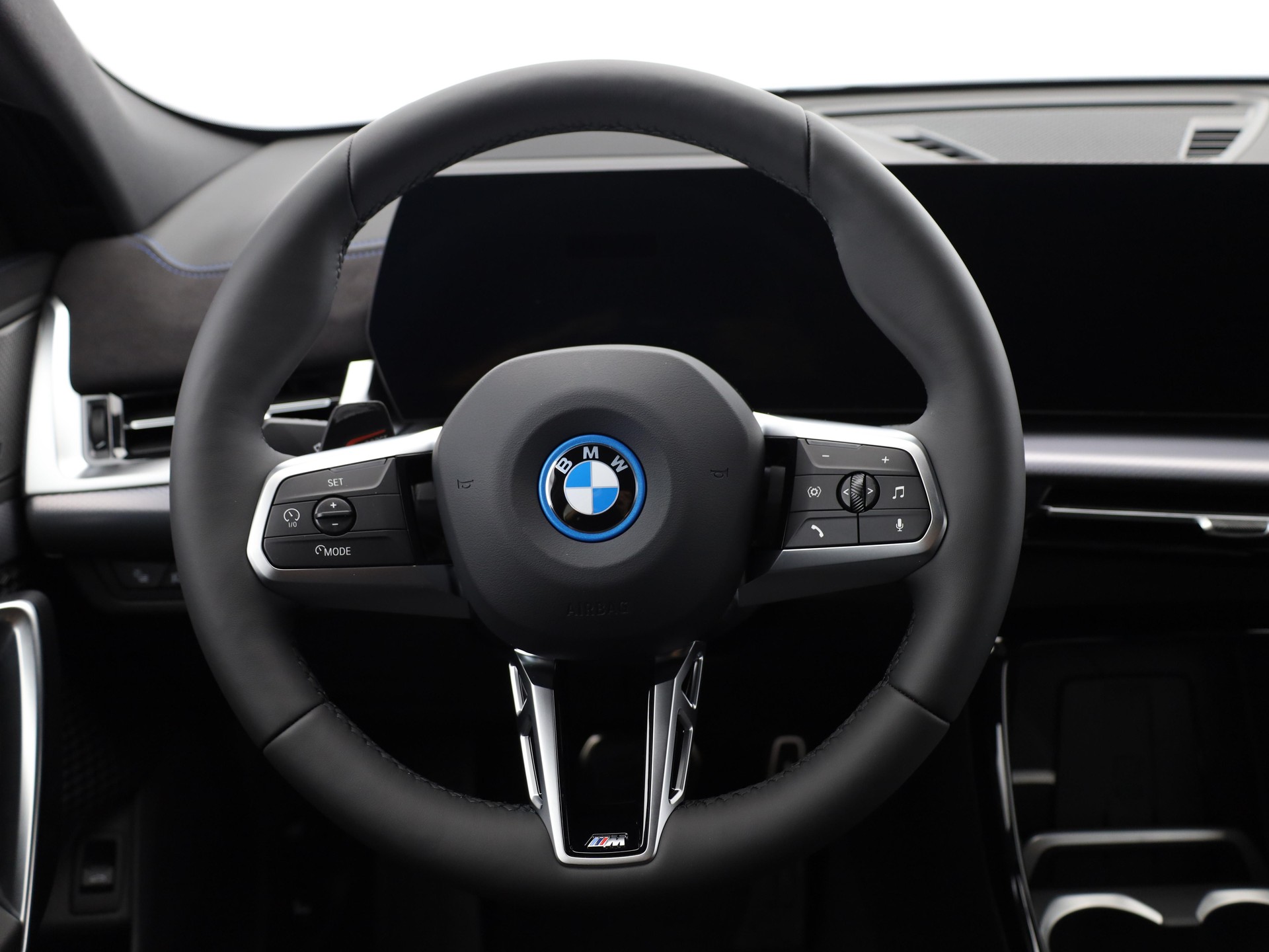 BMW iX2 xDrive30-image-19