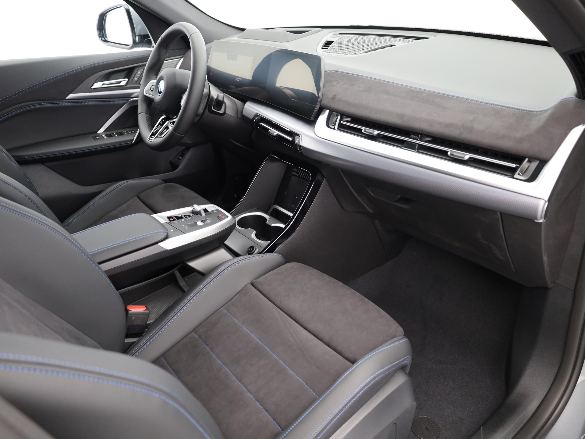 BMW iX2 xDrive30-image-14