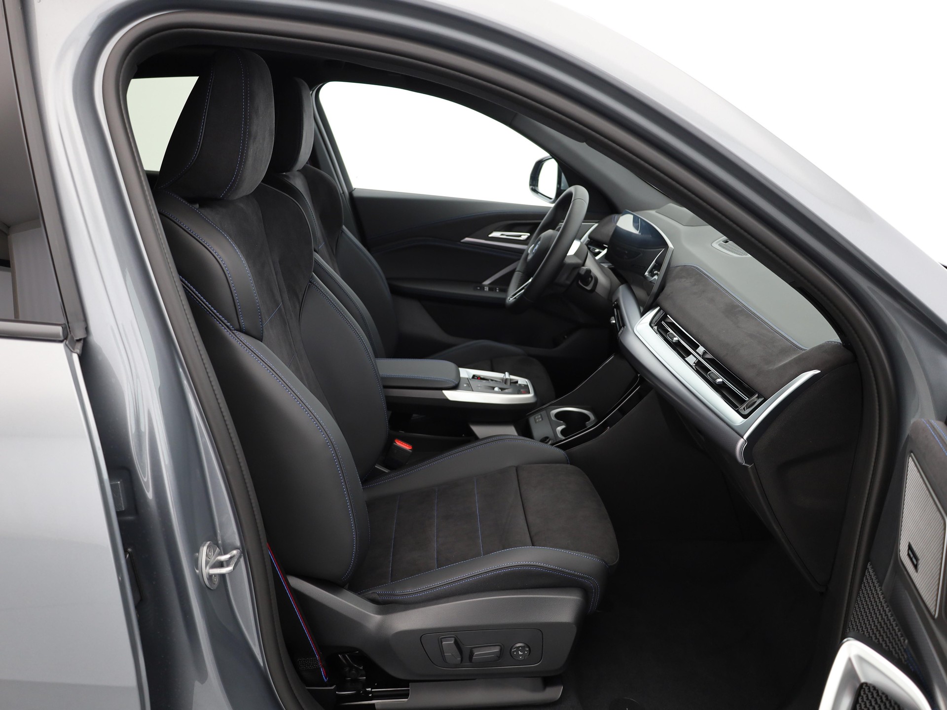 BMW iX2 xDrive30-image-15