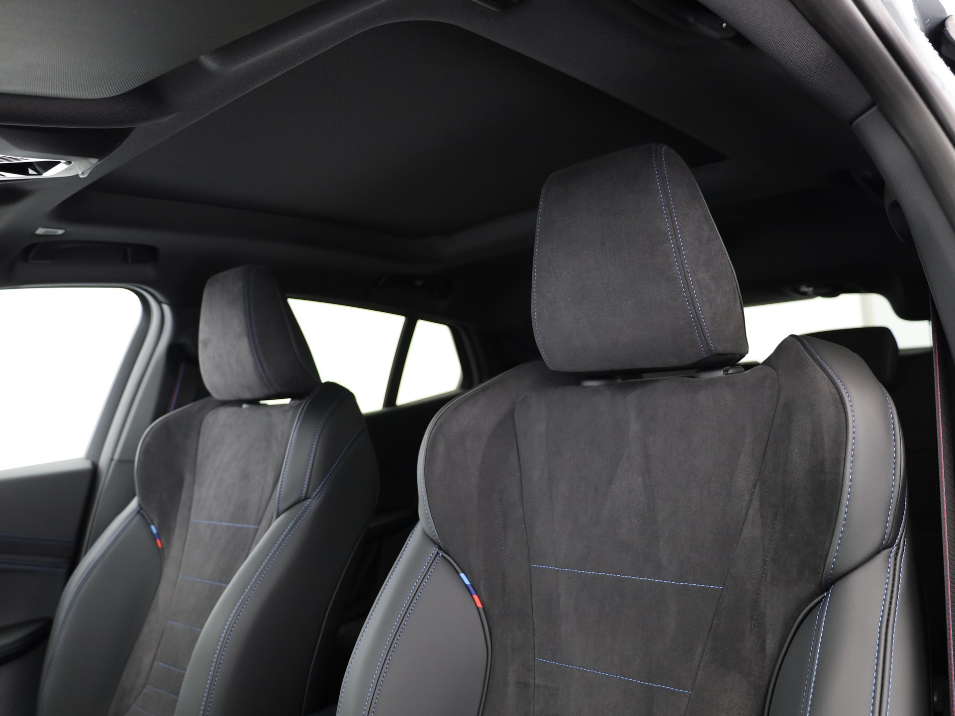 BMW iX2 xDrive30-image-11