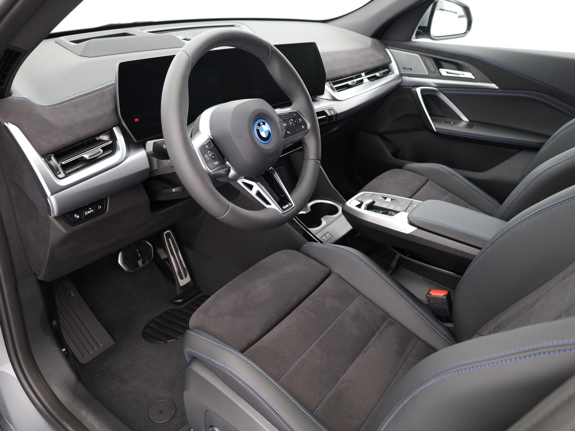 BMW iX2 xDrive30-image-12