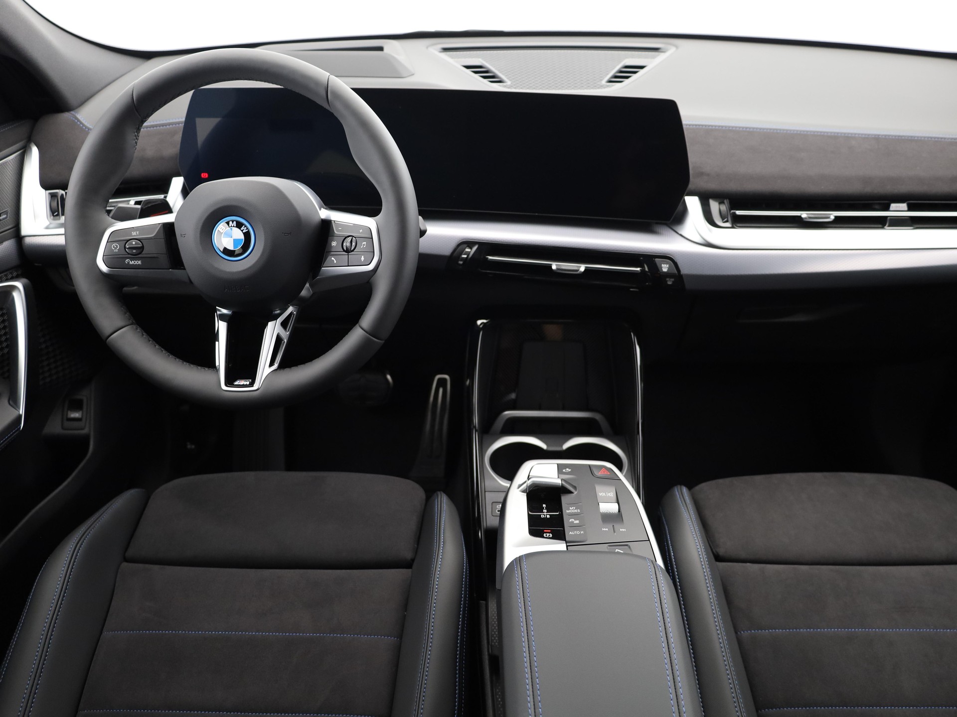BMW iX2 xDrive30-image-17