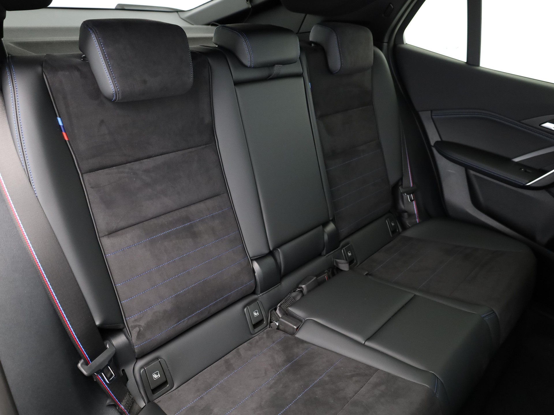 BMW iX2 xDrive30-image-16
