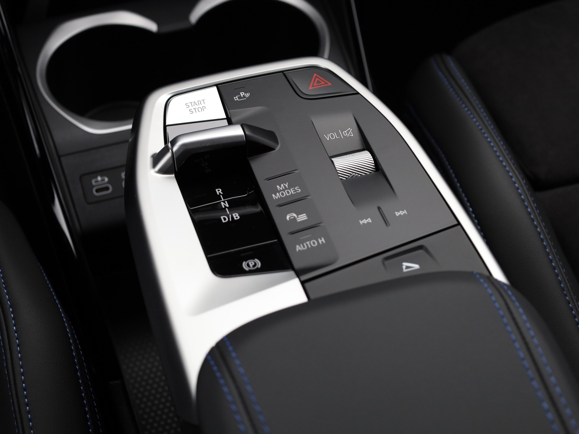 BMW iX2 xDrive30-image-18
