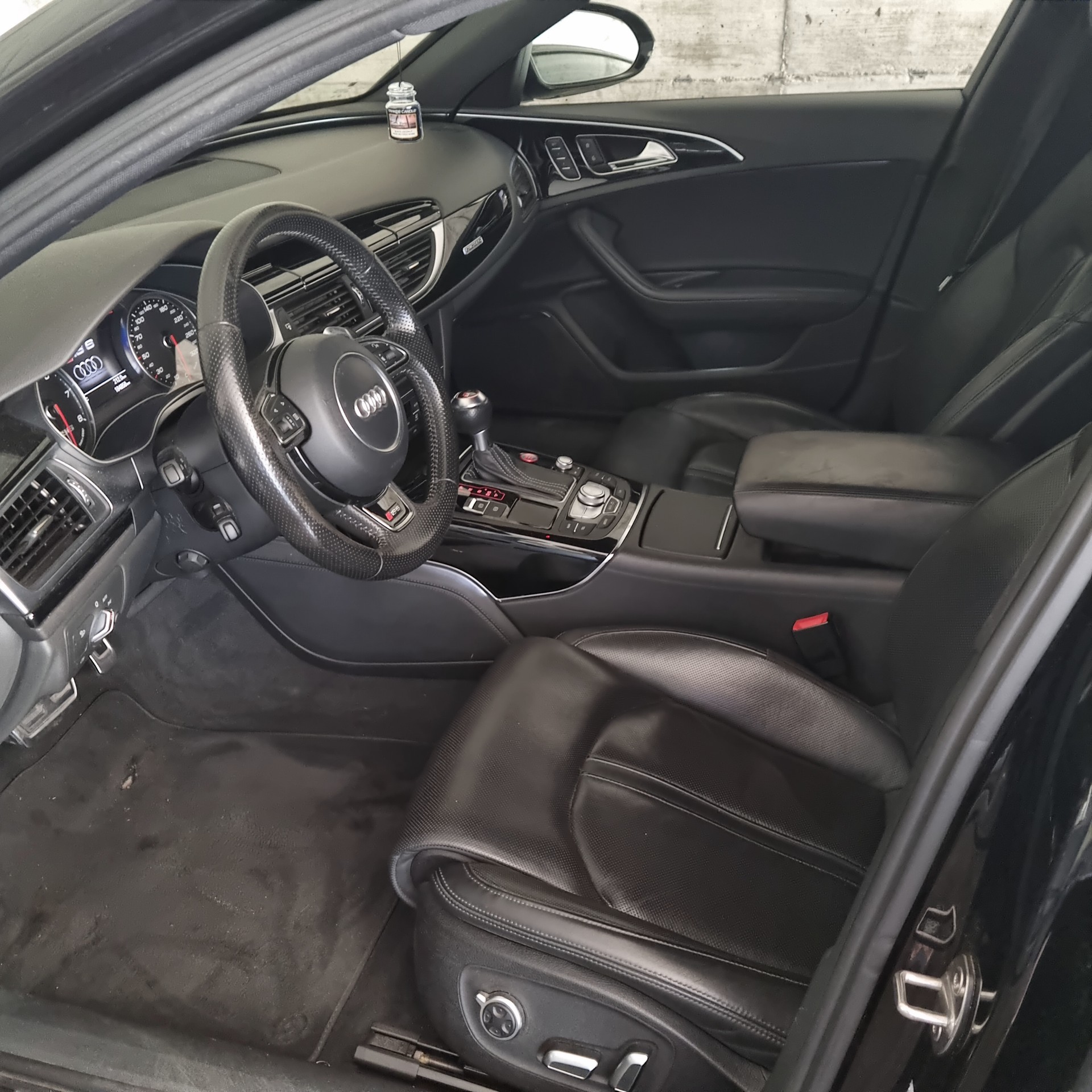 AUDI 4.0 V8 TFSI quattro T-Tronic-image-8