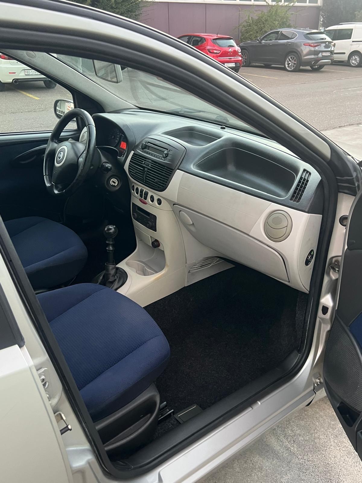 FIAT Punto 1.4 16V Swiss Top-image-4