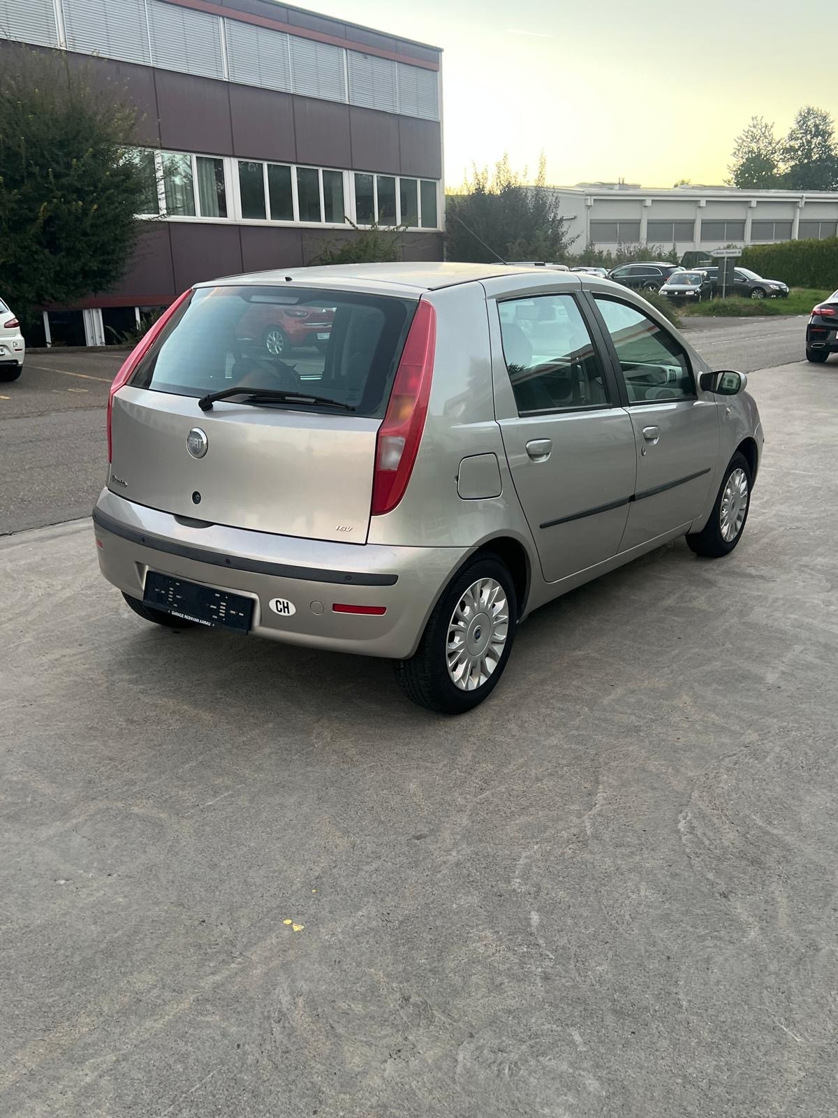 FIAT Punto 1.4 16V Swiss Top-image-1
