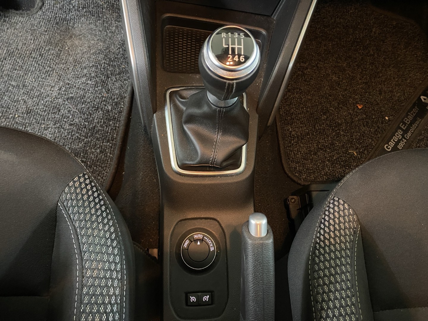 DACIA Duster SCe 115 Prestige 4x4-image-8