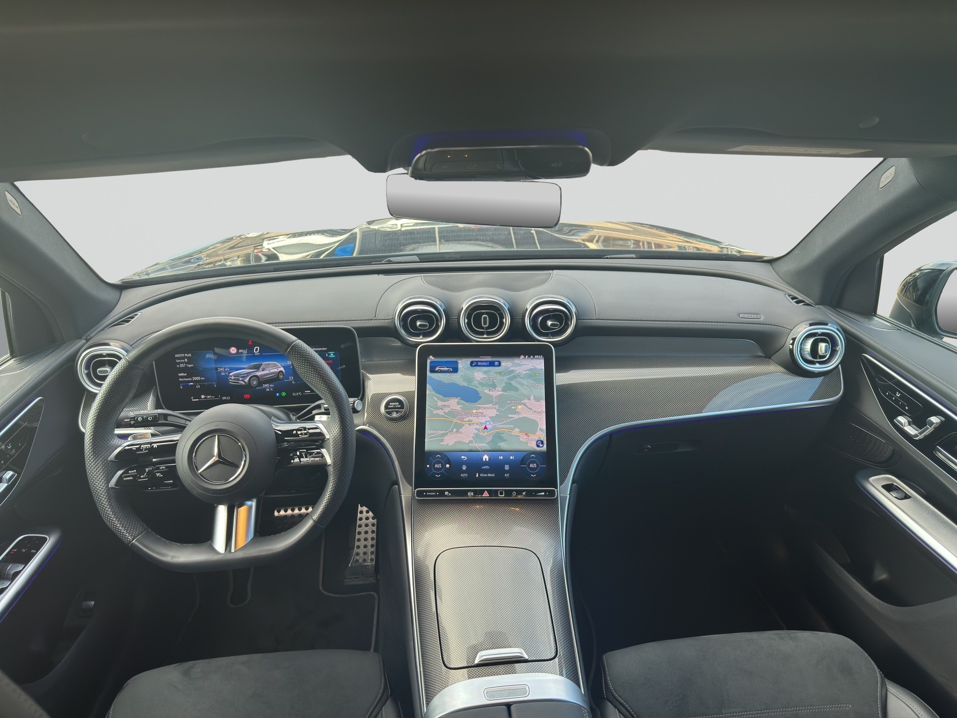 MERCEDES-BENZ GLC 300 d 4Matic AMG Line Night 9G-Tronic-image-13