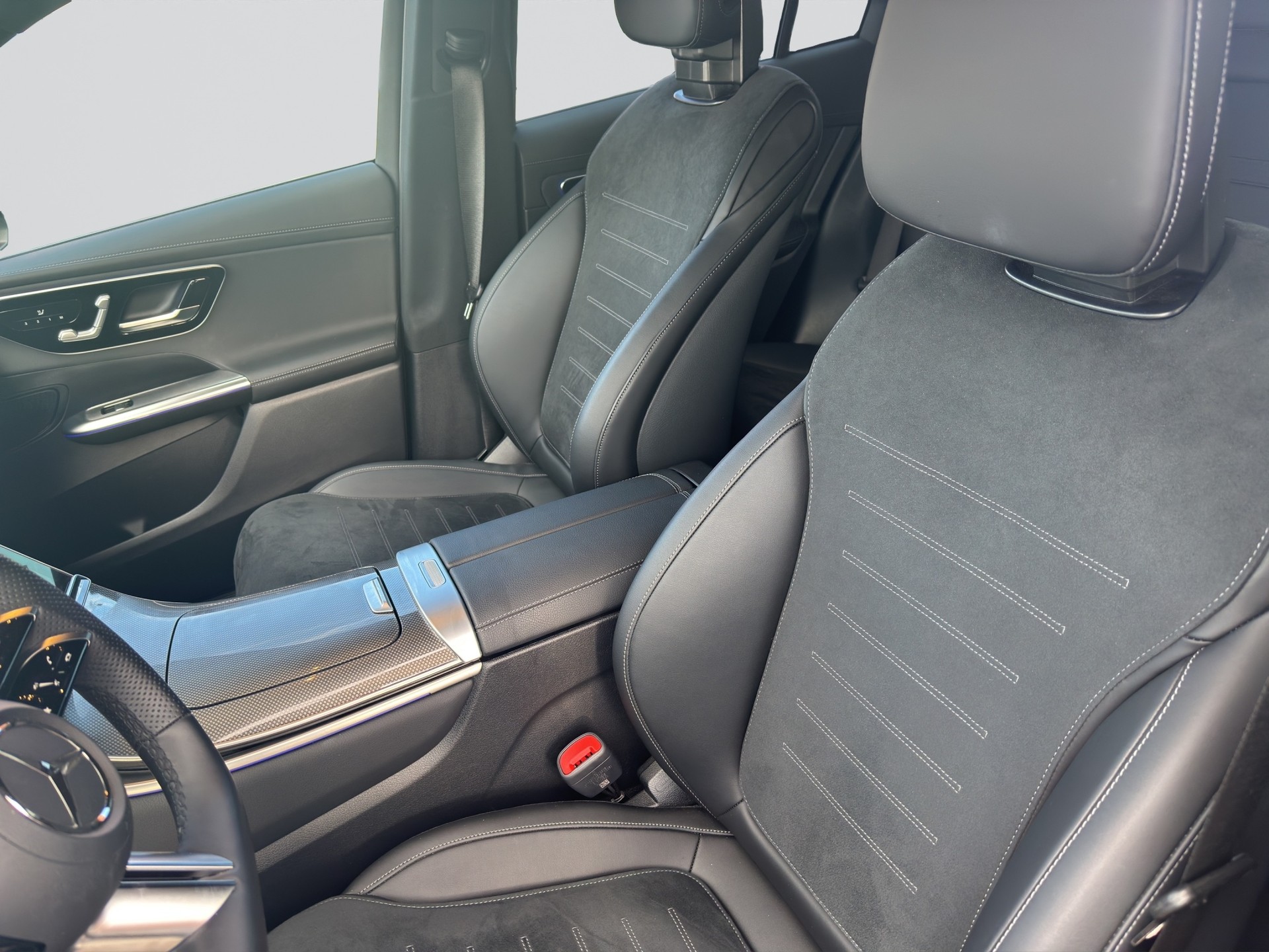 MERCEDES-BENZ GLC 300 d 4Matic AMG Line Night 9G-Tronic-image-5