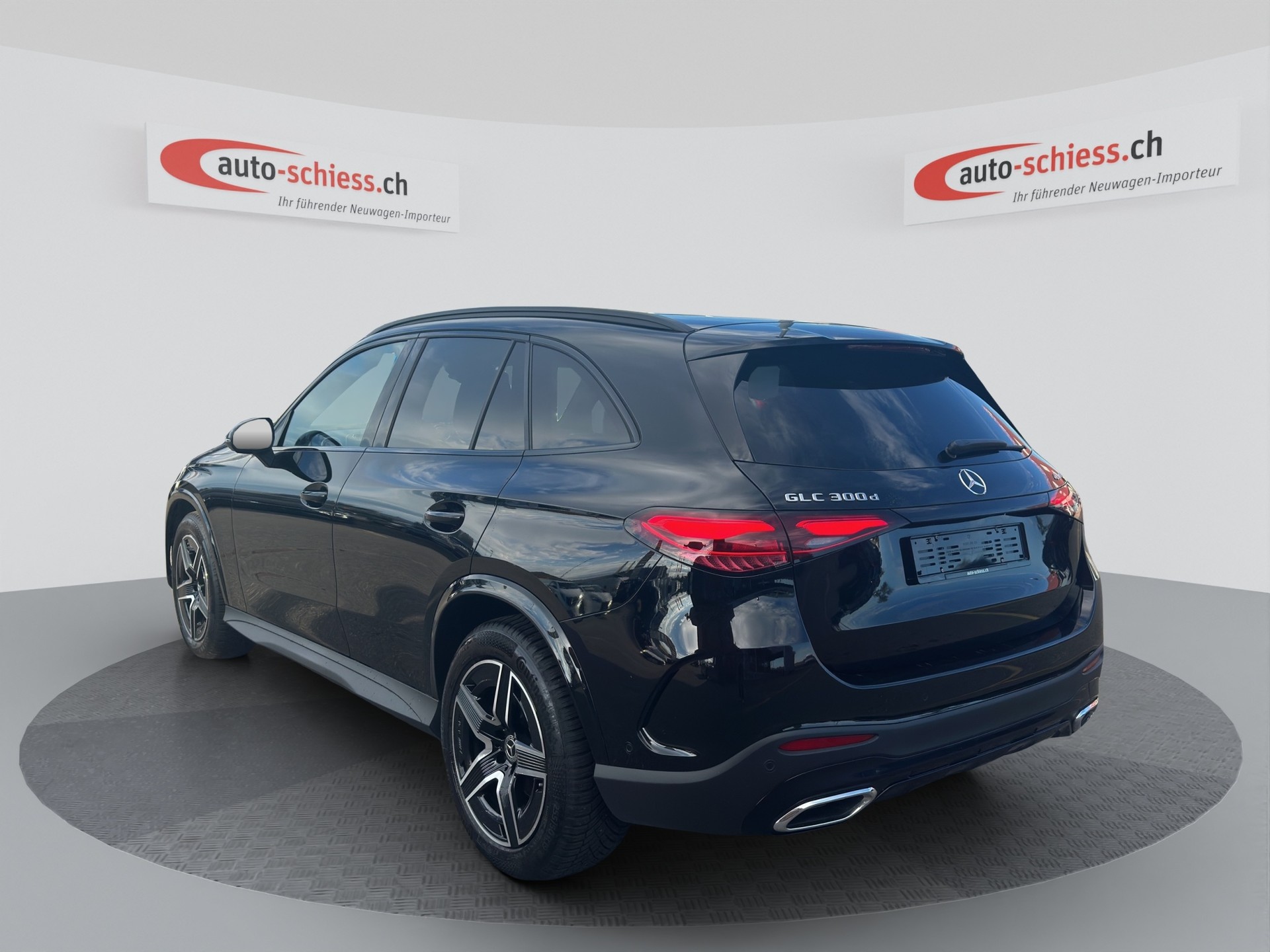 MERCEDES-BENZ GLC 300 d 4Matic AMG Line Night 9G-Tronic-image-2