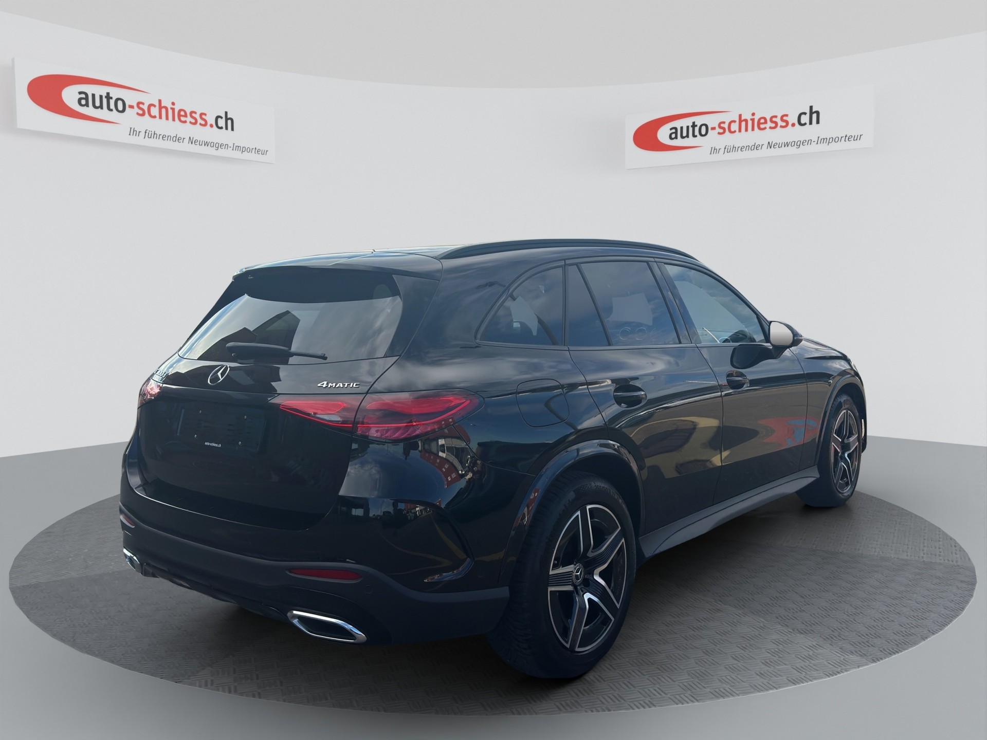 MERCEDES-BENZ GLC 300 d 4Matic AMG Line Night 9G-Tronic-image-4