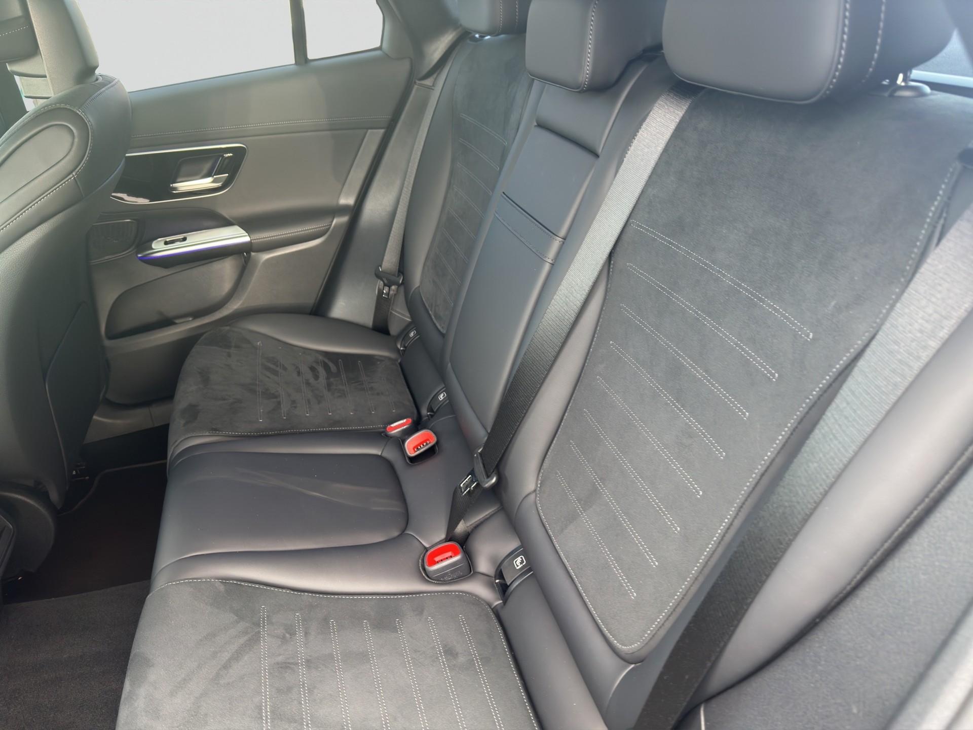MERCEDES-BENZ GLC 300 d 4Matic AMG Line Night 9G-Tronic-image-7
