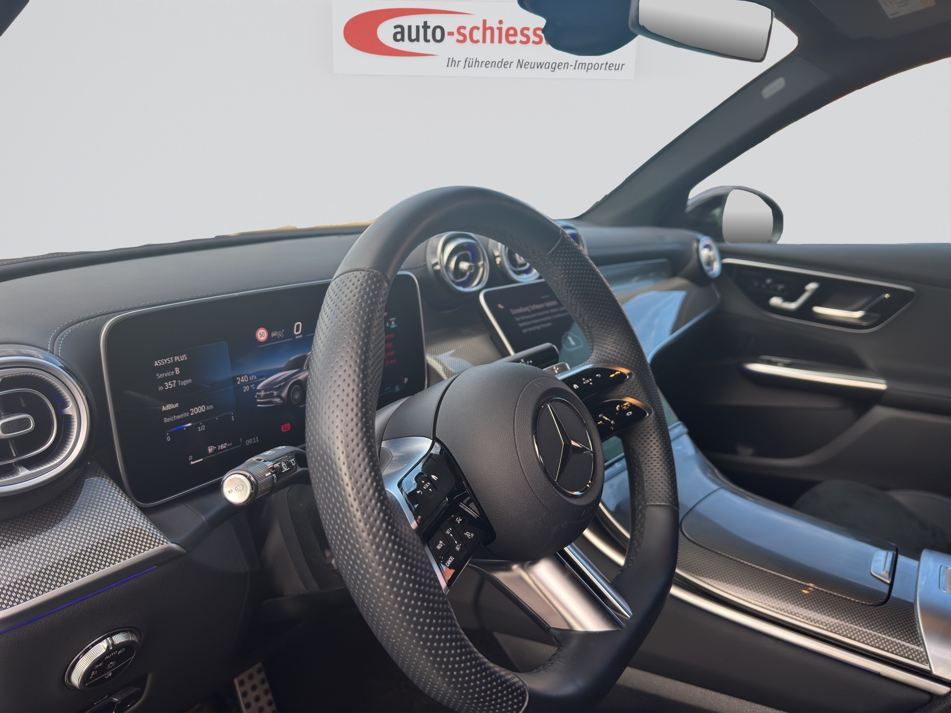 MERCEDES-BENZ GLC 300 d 4Matic AMG Line Night 9G-Tronic-image-6