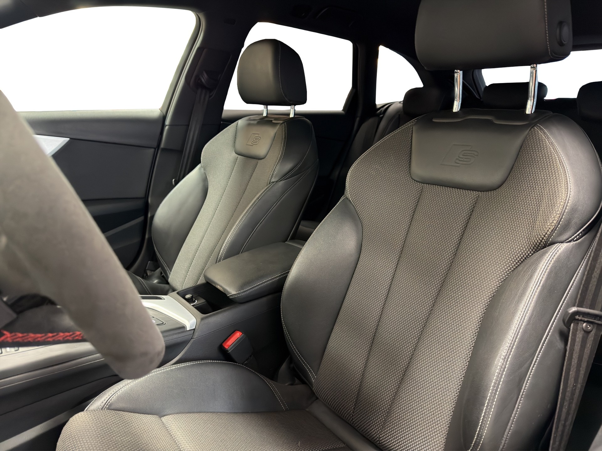 AUDI A4 Avant 2.0 TDI Sport quattro S-tronic-image-21