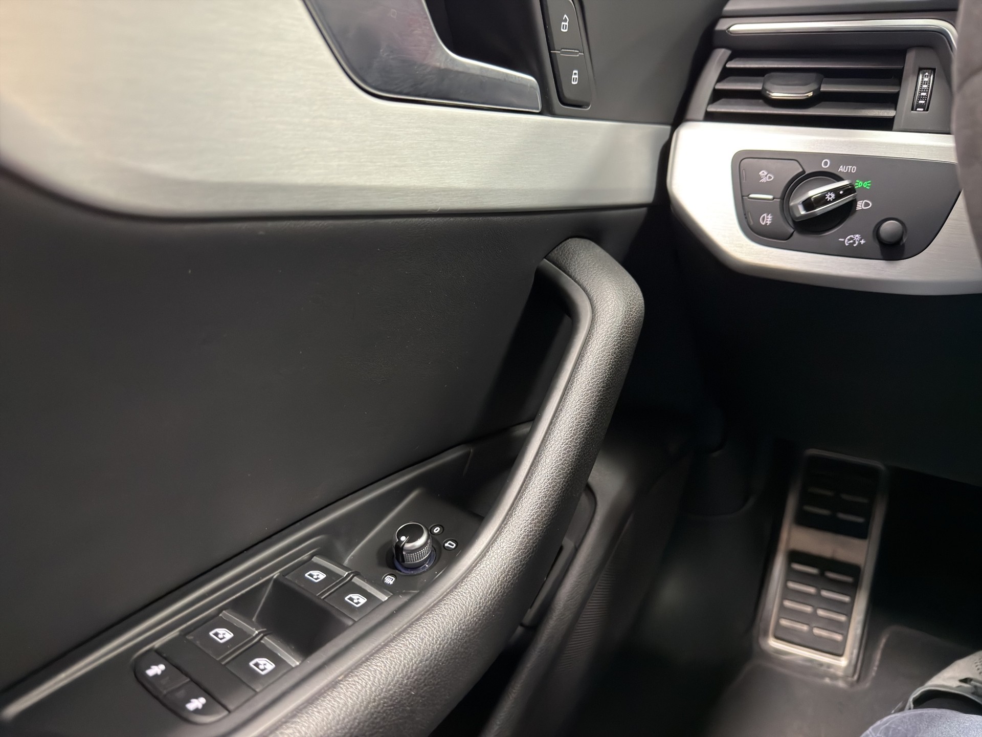 AUDI A4 Avant 2.0 TDI Sport quattro S-tronic-image-28
