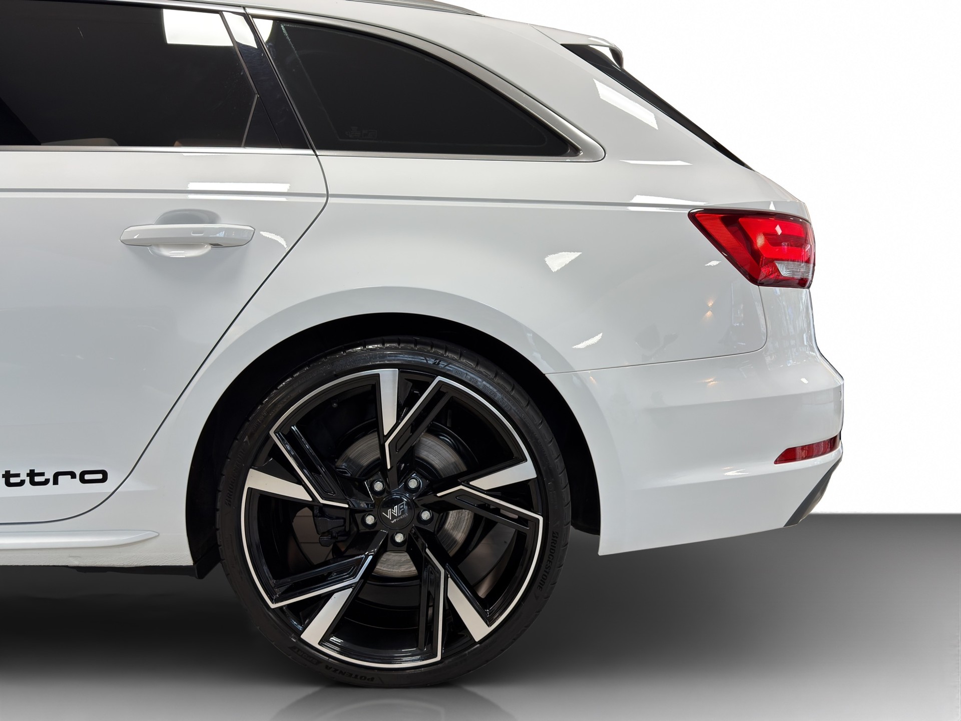 AUDI A4 Avant 2.0 TDI Sport quattro S-tronic-image-15