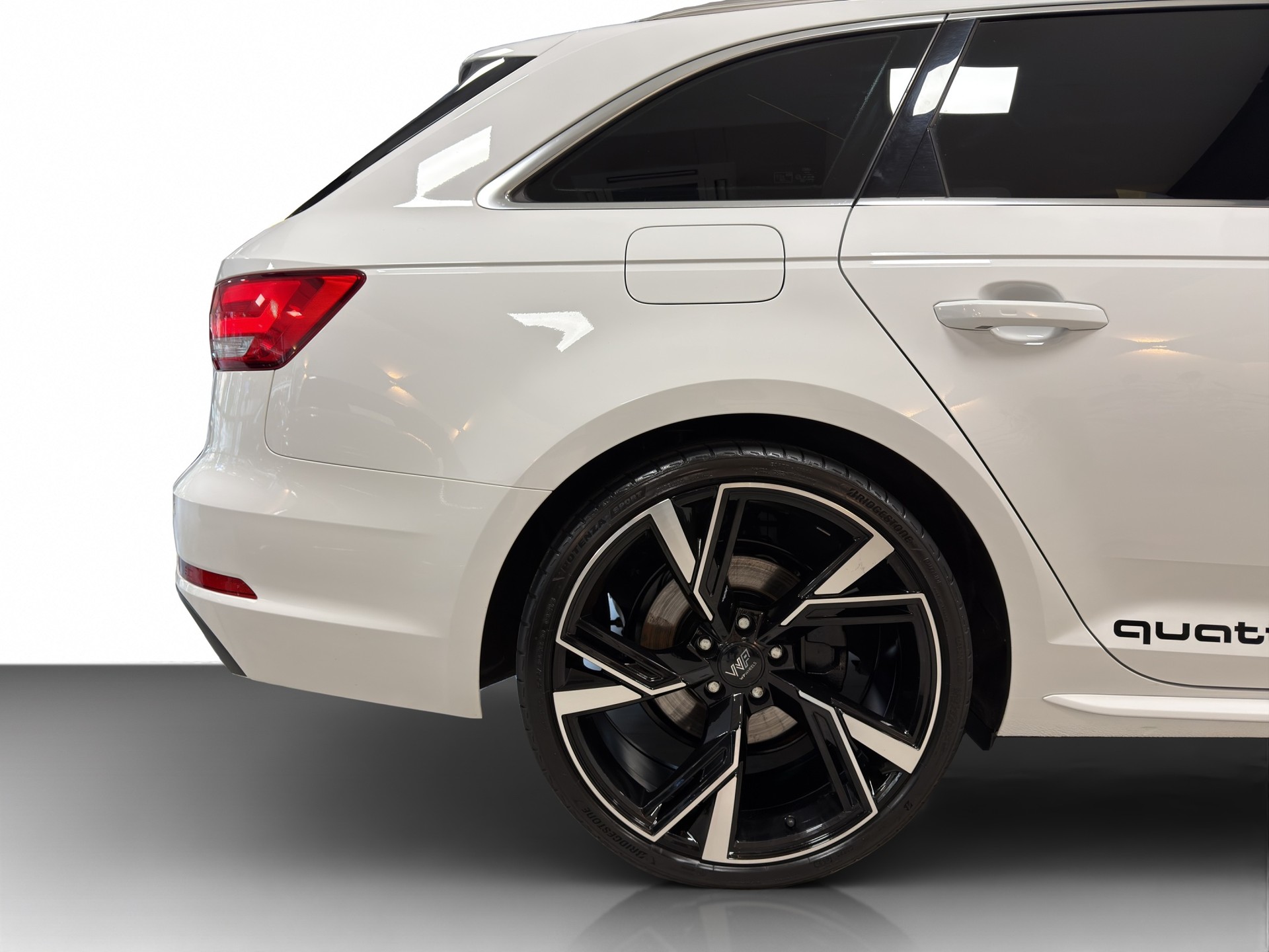 AUDI A4 Avant 2.0 TDI Sport quattro S-tronic-image-11
