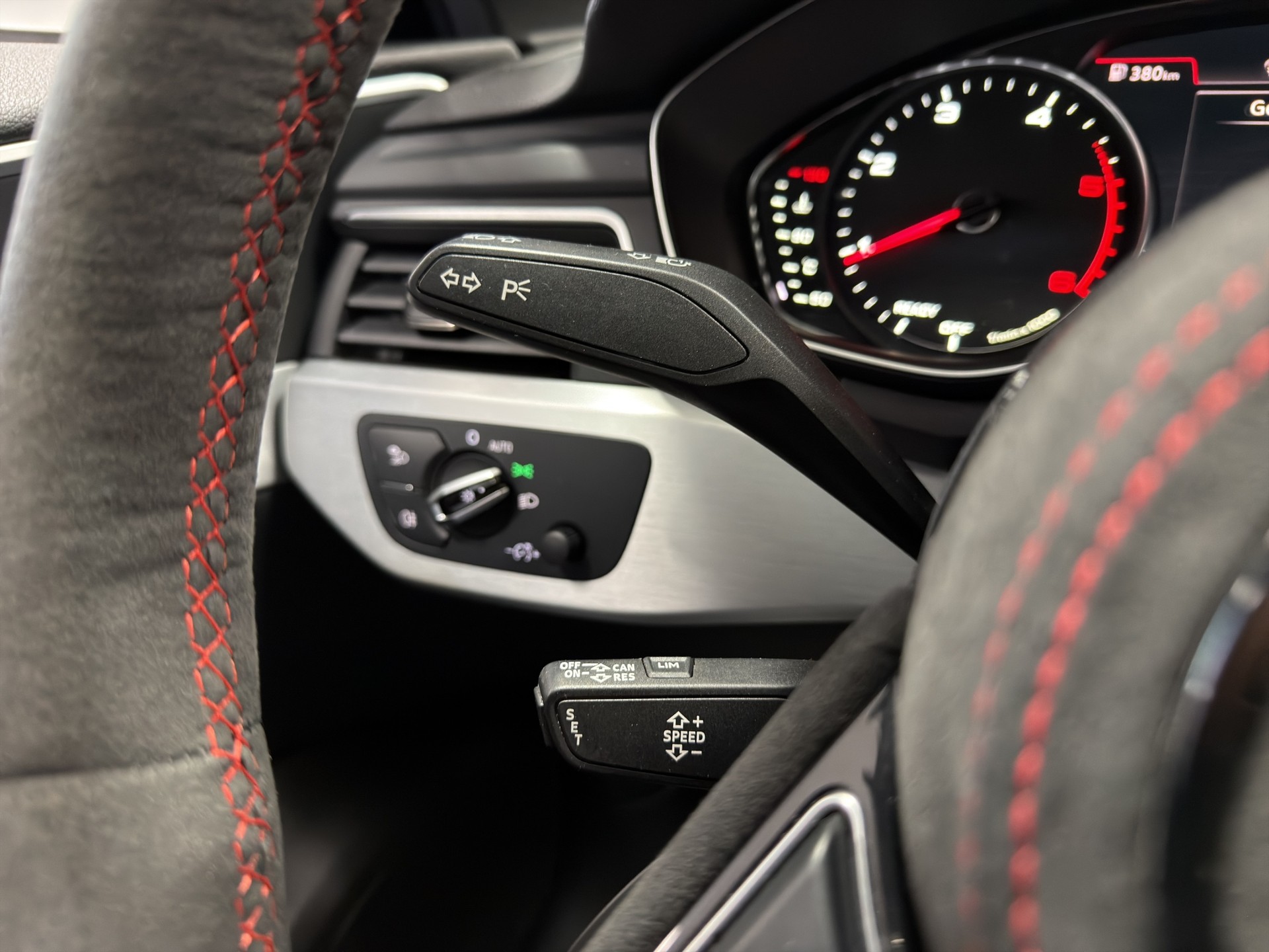 AUDI A4 Avant 2.0 TDI Sport quattro S-tronic-image-27