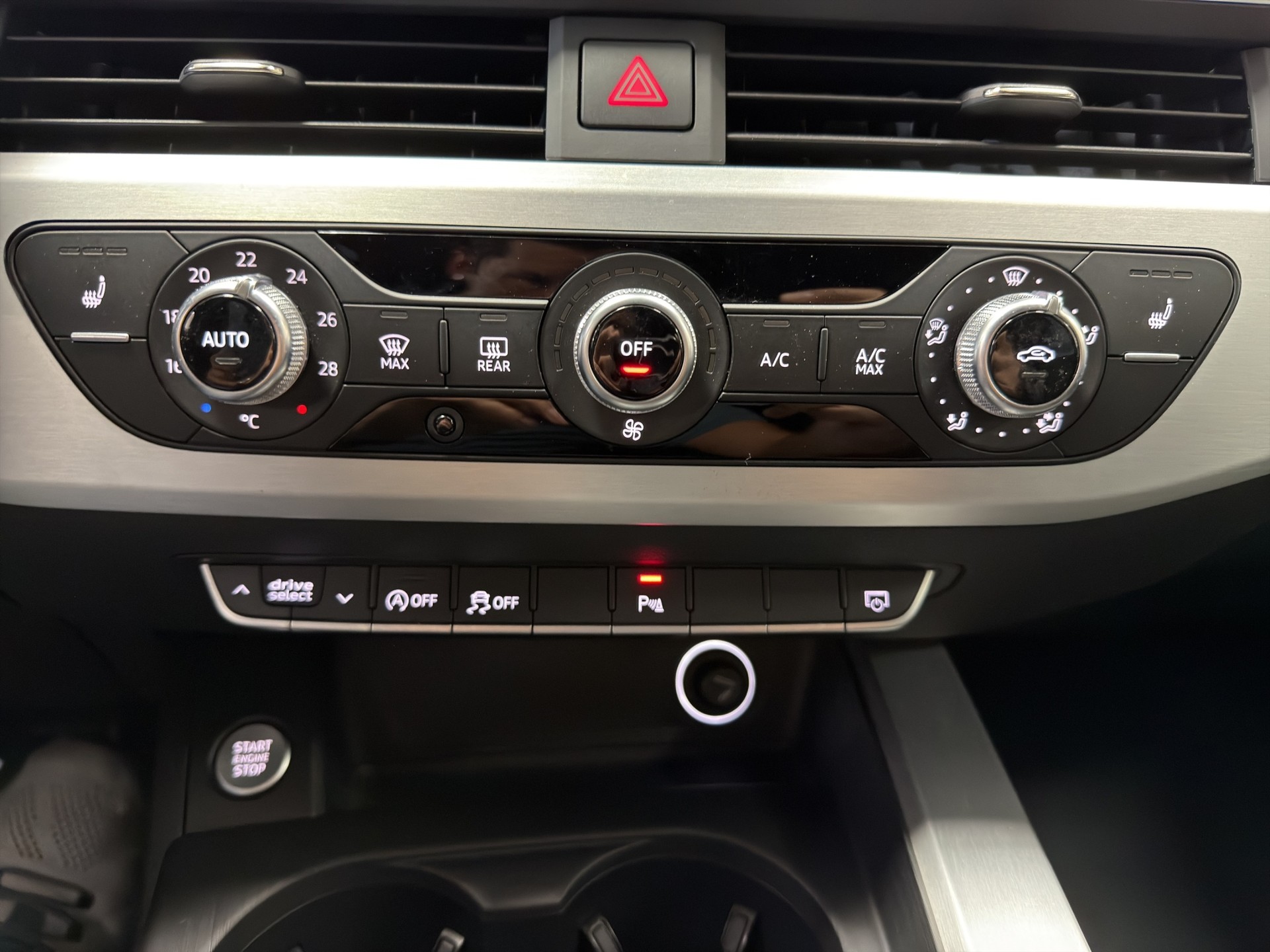 AUDI A4 Avant 2.0 TDI Sport quattro S-tronic-image-26