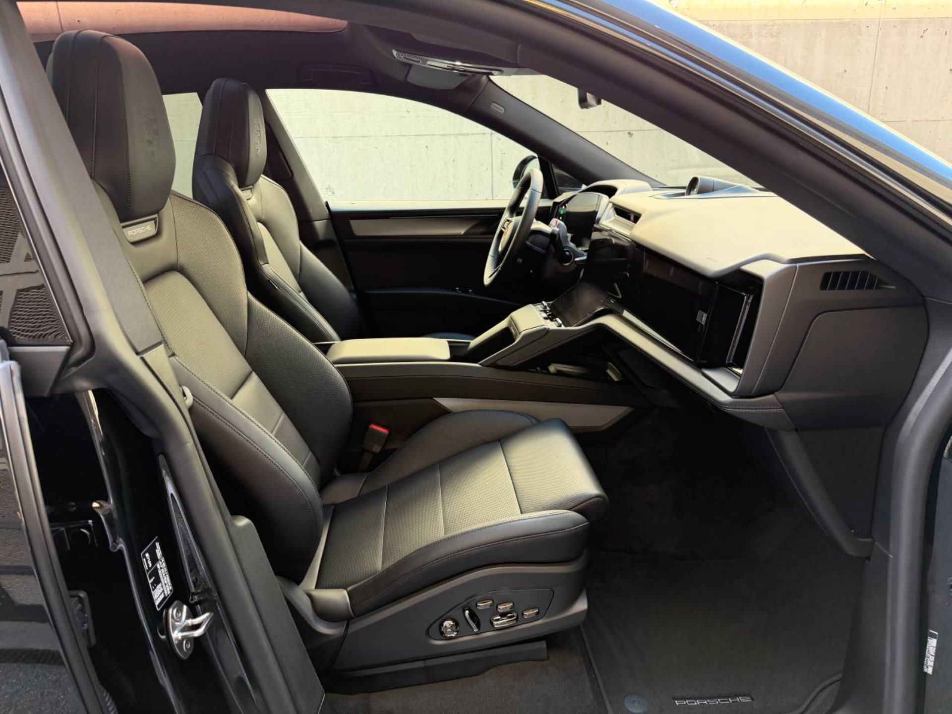 PORSCHE Cayenne Coupé Electric-image-24