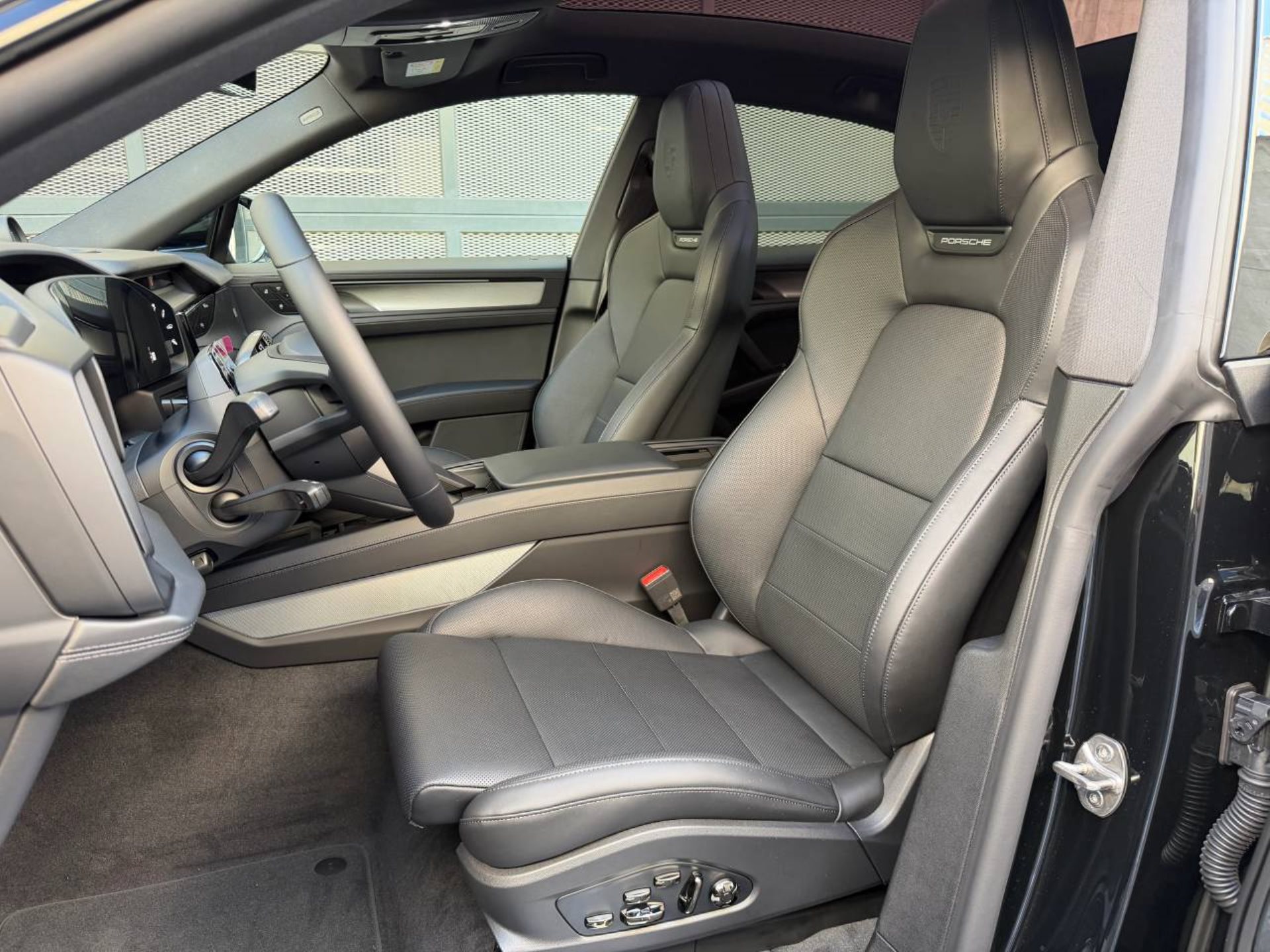 PORSCHE Cayenne Coupé Electric-image-14