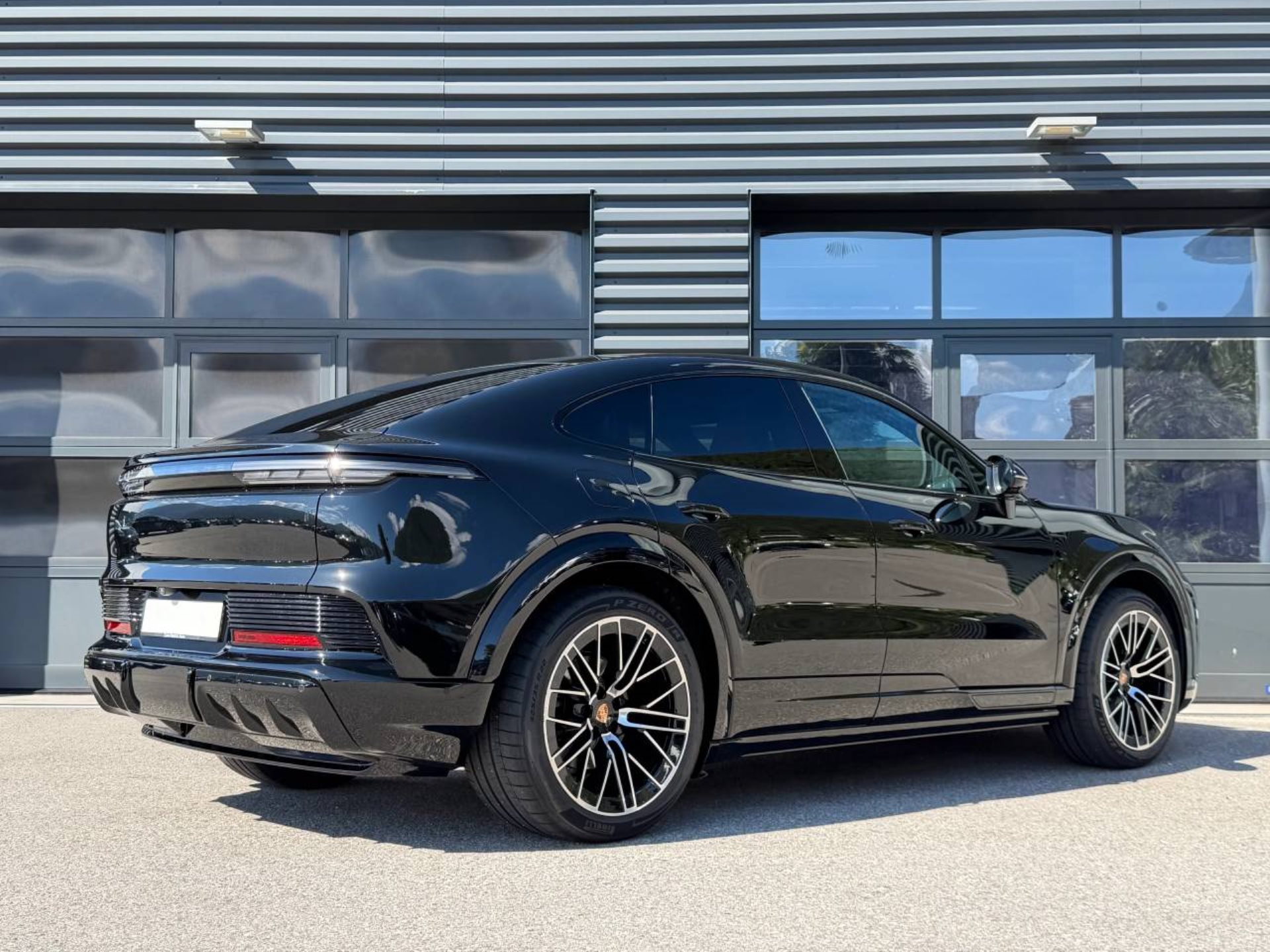 PORSCHE Cayenne Coupé Electric-image-6