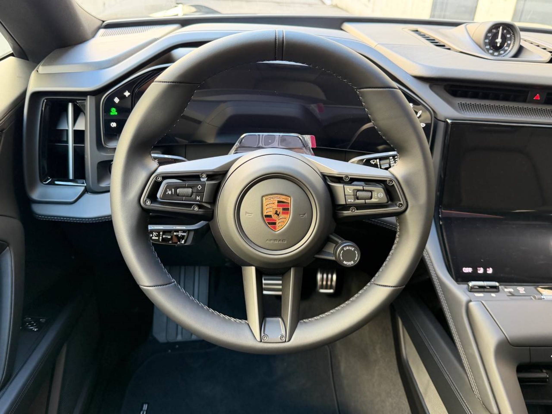 PORSCHE Cayenne Coupé Electric-image-13