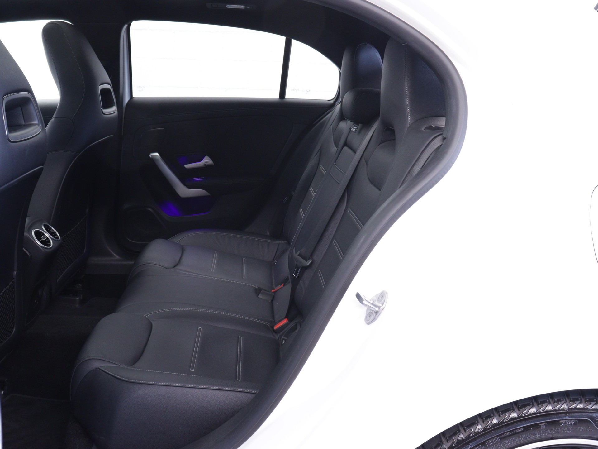 MERCEDES-BENZ A 180 AMG Line-image-10