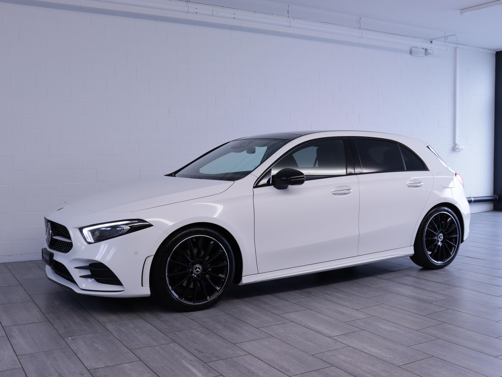 MERCEDES-BENZ A 180 AMG Line-image-1